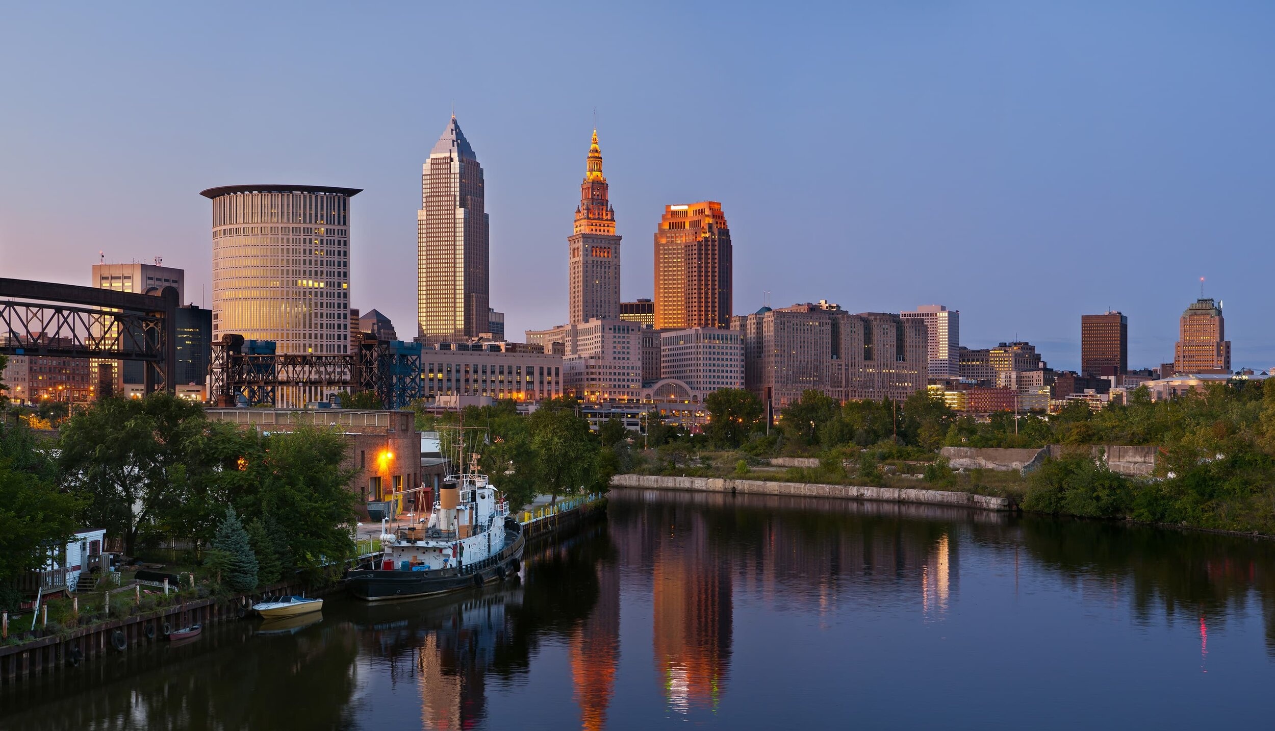 Cleveland Skyline, Cityscape photography, Vibrant city life, Urban scenery, 2500x1440 HD Desktop