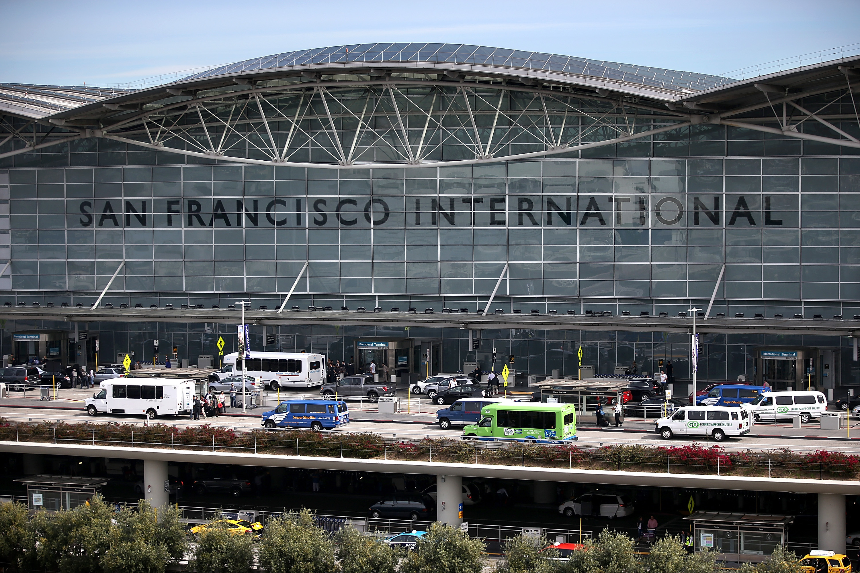 San Francisco International Airport, Ban on plastic water bottles, Environmental sustainability, Travel regulations, 3000x2010 HD Desktop