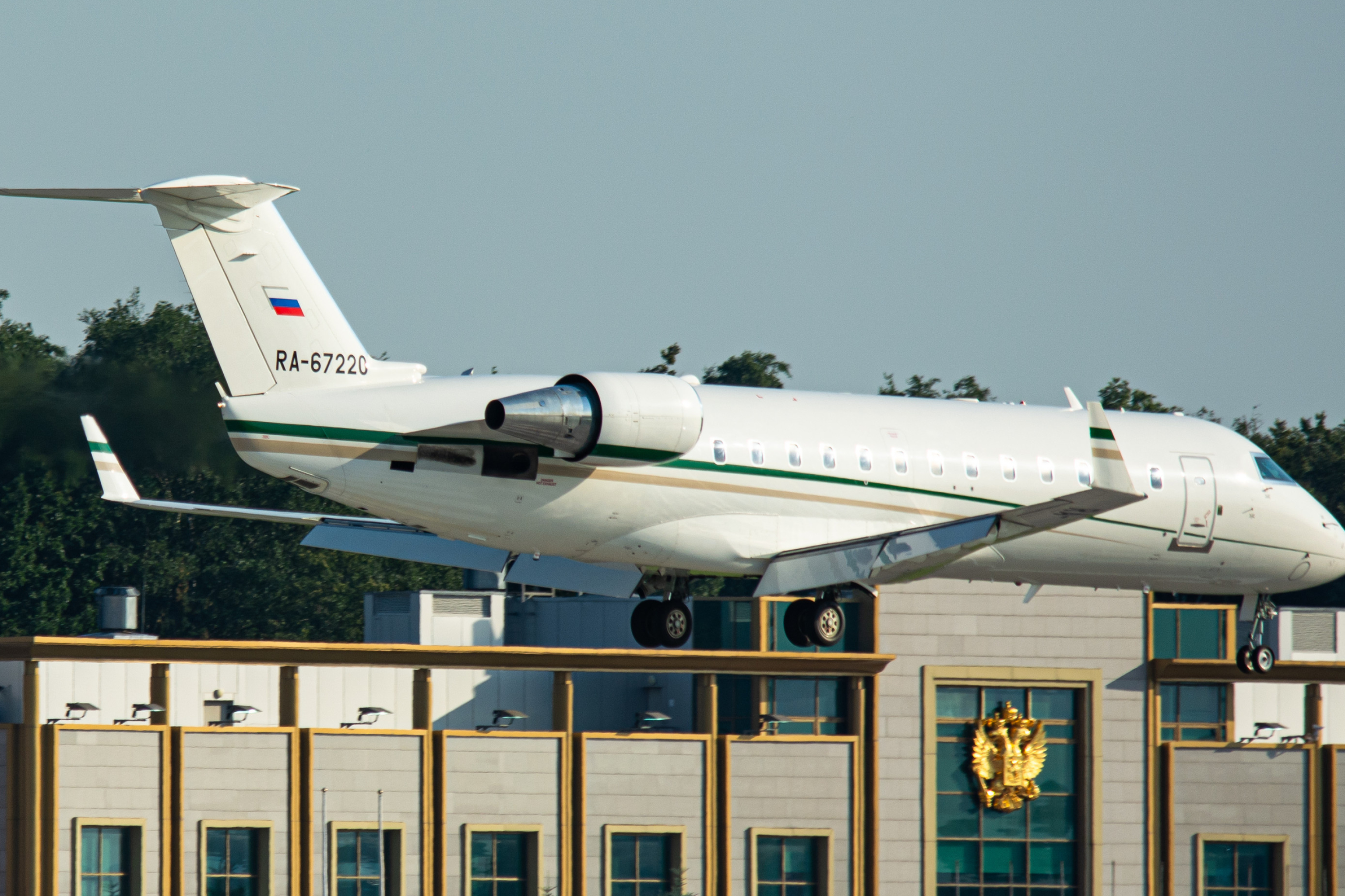 RA-67220 MBK-S Bombardier Challenger 850 CL-600-2B19, MSN 8091 3080x2050