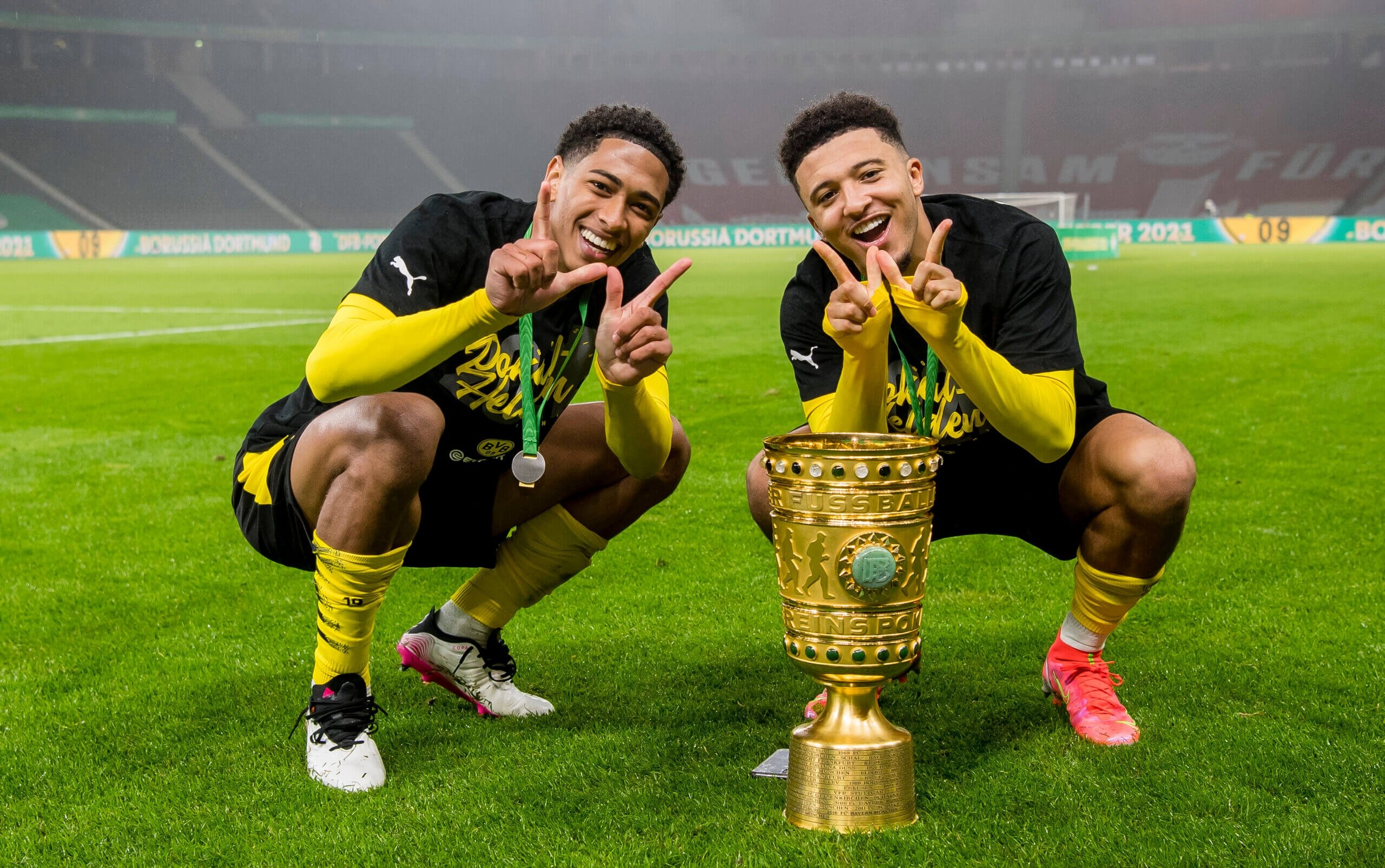Jude Bellingham, Jadon Sancho, DFB-Pokal trophy, Borussia Dortmund kit, HD Desktop wallpaper