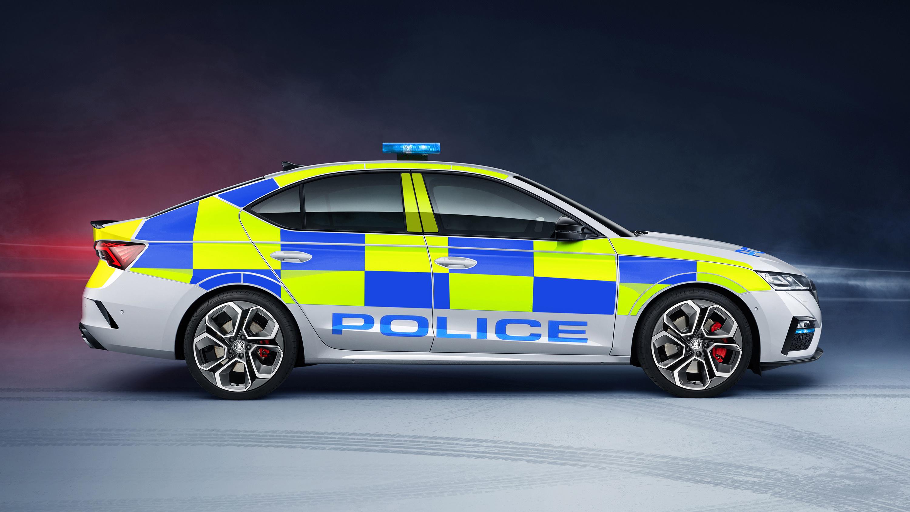 Skoda Octavia vRS police car, Battenburg police markings, Blue roof lightbar, HD Desktop wallpaper