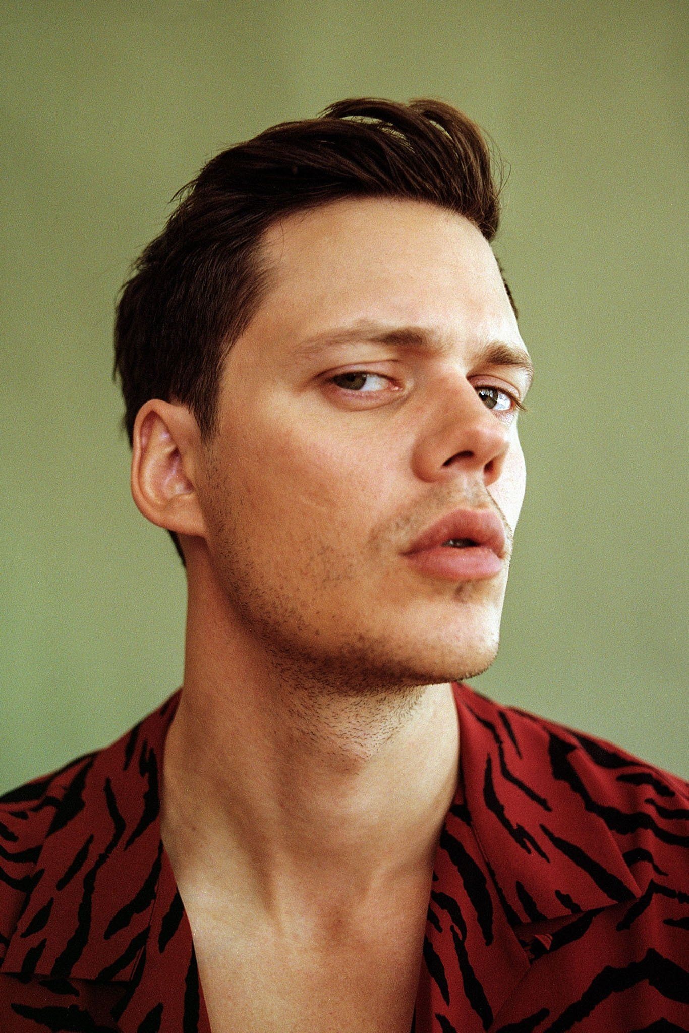 Bill Skarsgard movies, Bill Skarsgard, Number 9, 1370x2050 HD Phone