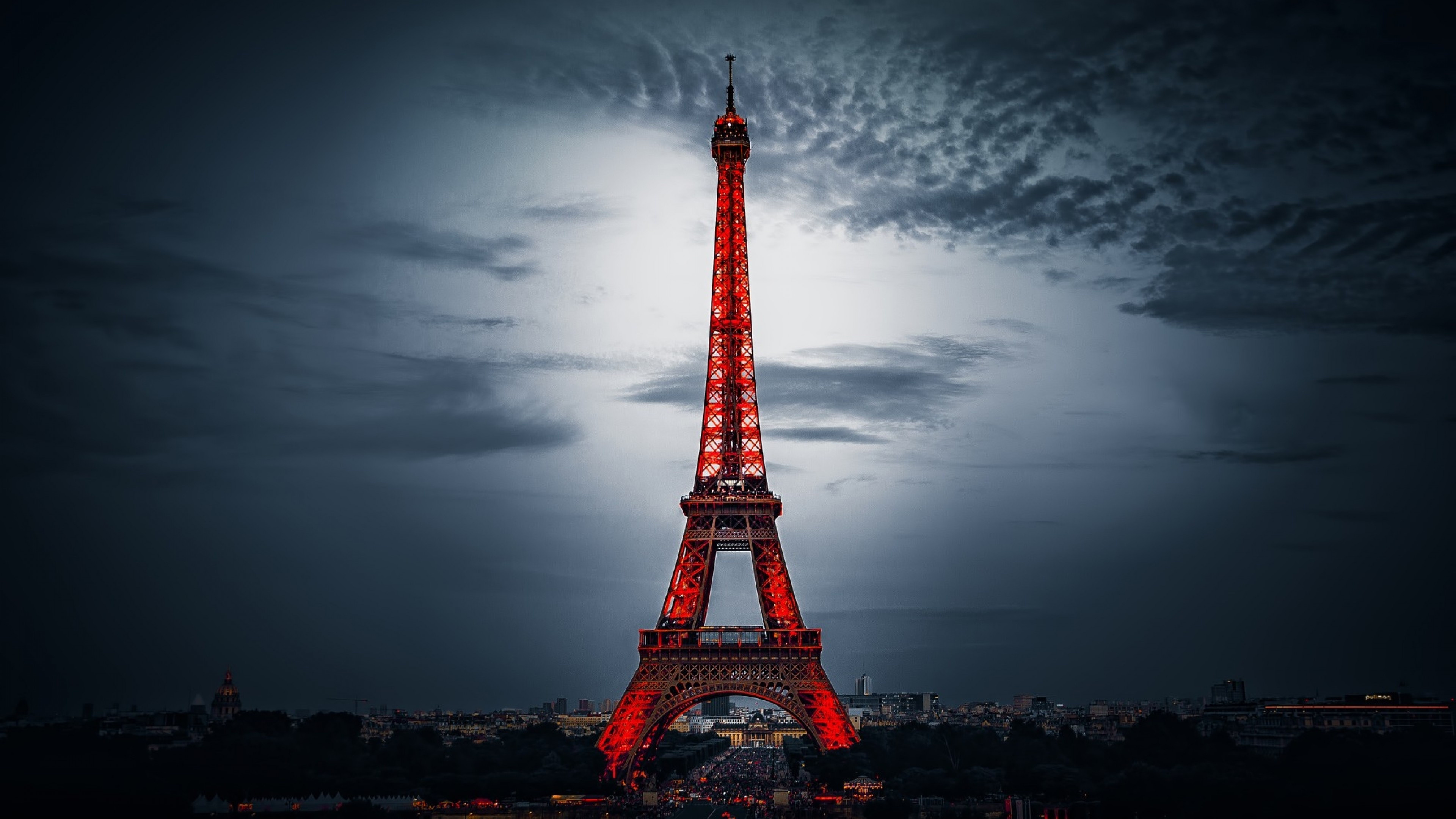 Eiffel Tower, Dark photography, Stunning views, Urban beauty, 3840x2160 4K Desktop