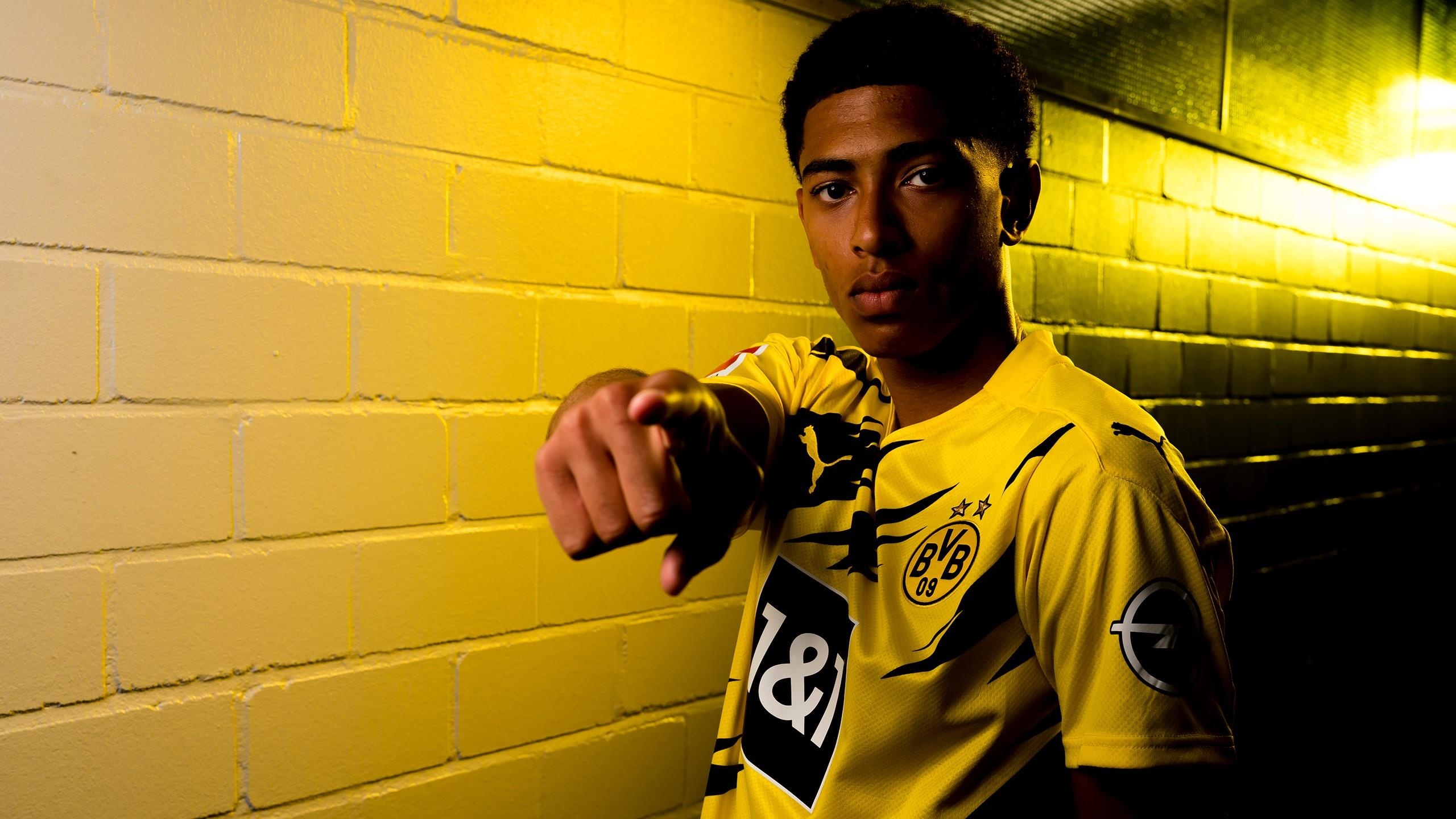 Jude Bellingham, Borussia Dortmund jersey, Yellow stadium tunnel, HD Desktop wallpaper