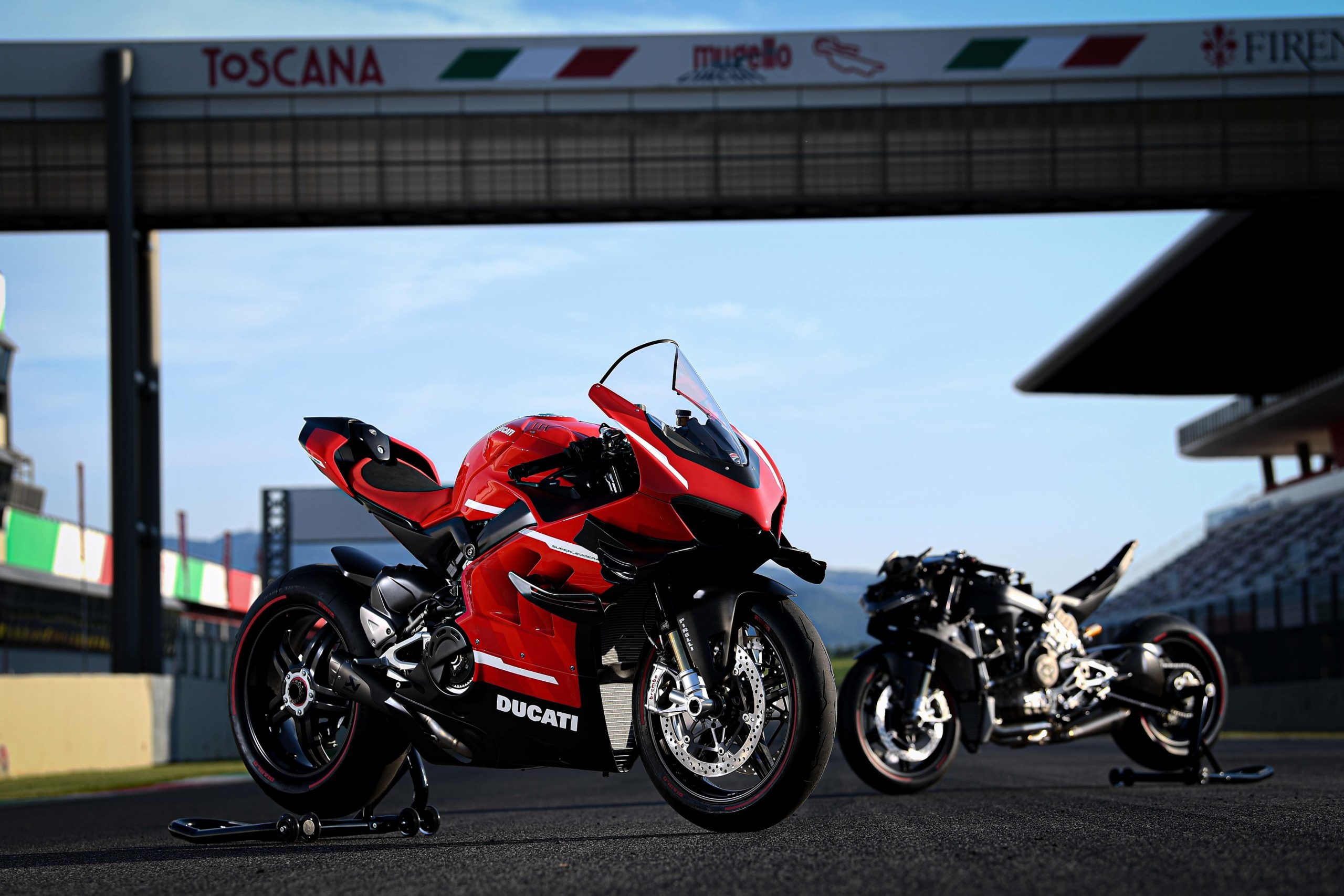 Race Track, Ducati Superleggera V4 Wallpaper, 2560x1710 HD Desktop