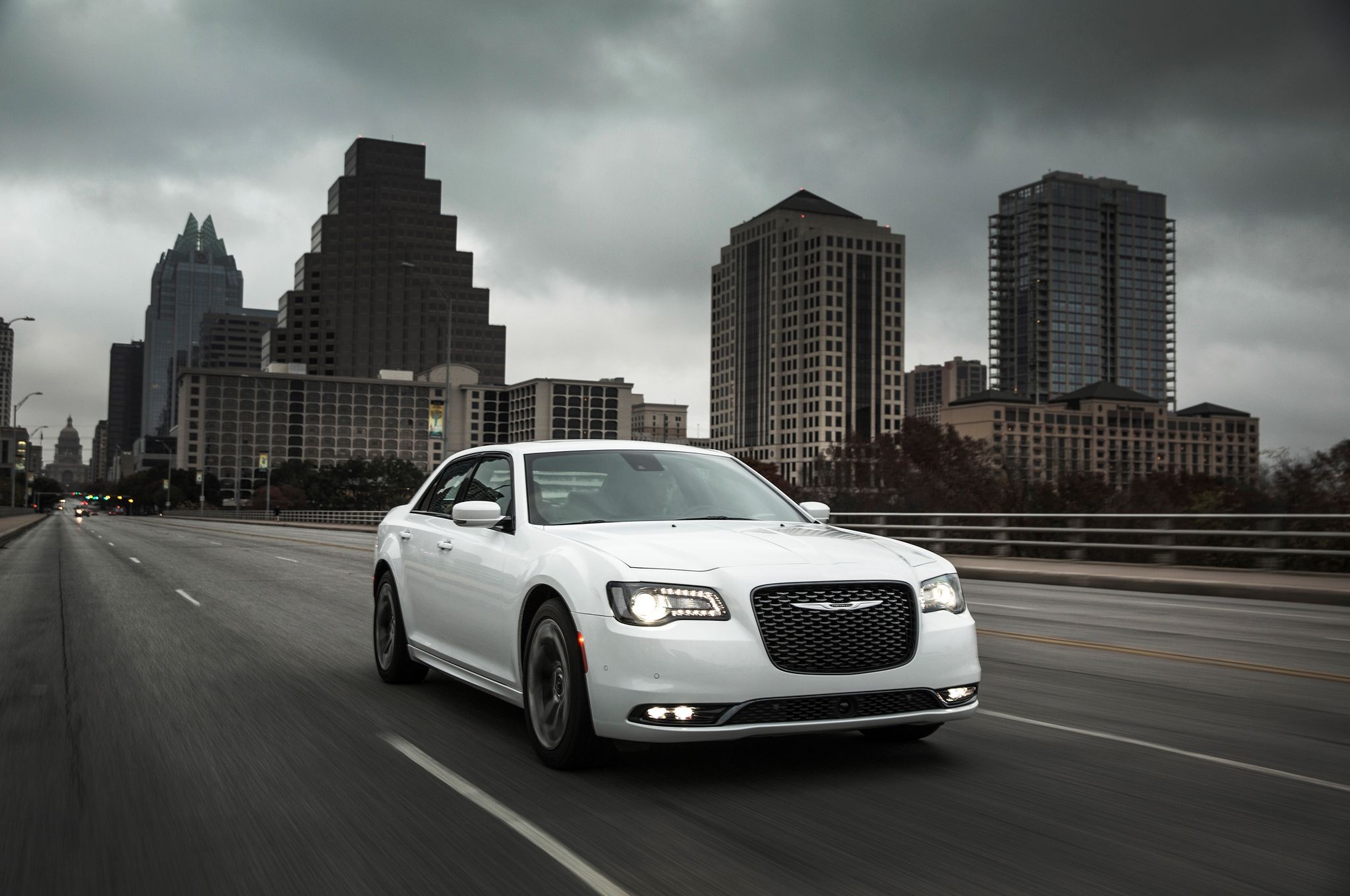 Chrysler 300, Sophisticated sedan, Power and performance, Stylish exterior, 2050x1360 HD Desktop