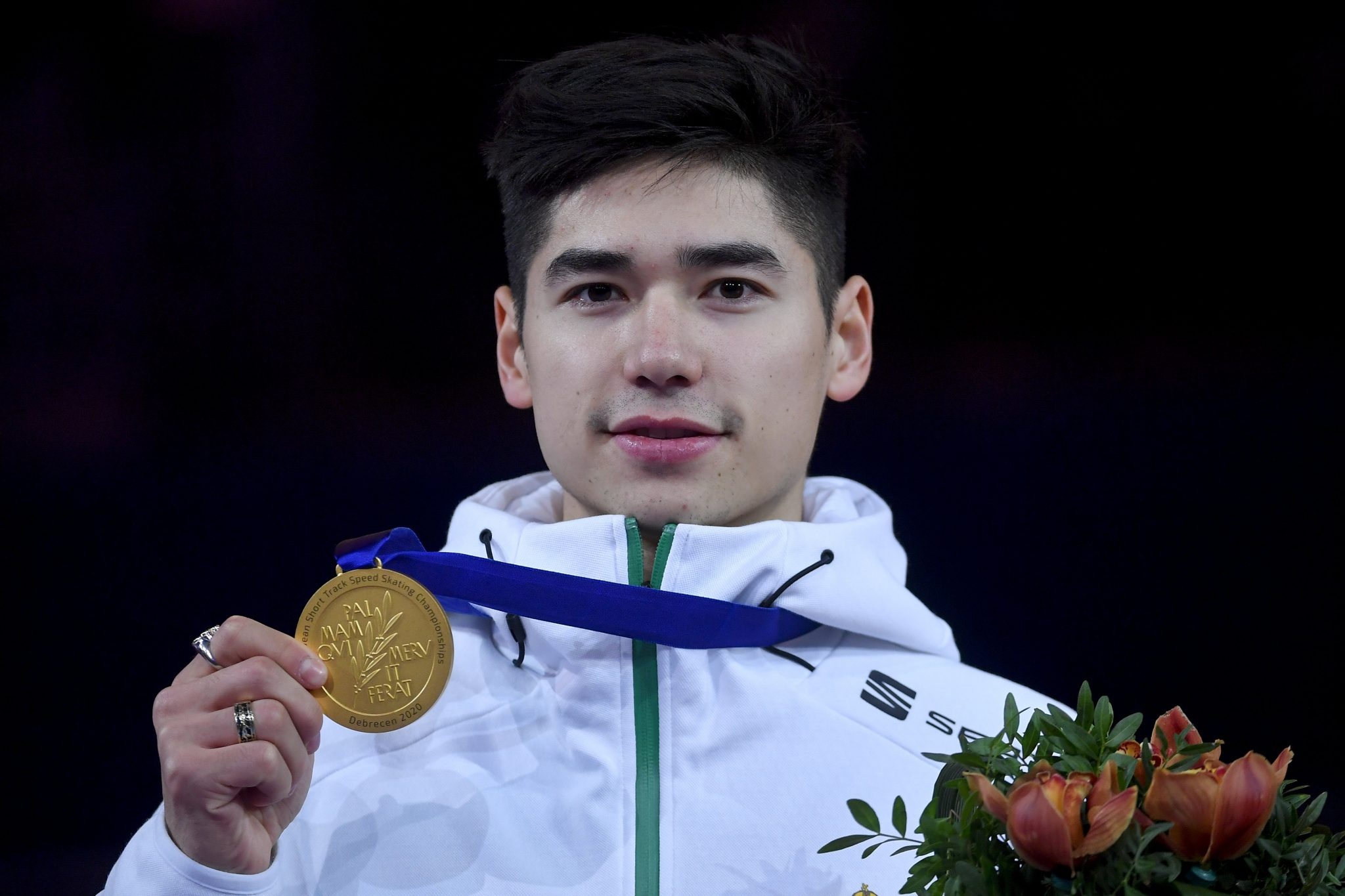 Shaoang Liu, Gold medalist, Short track speed skating, 2050x1370 HD Desktop