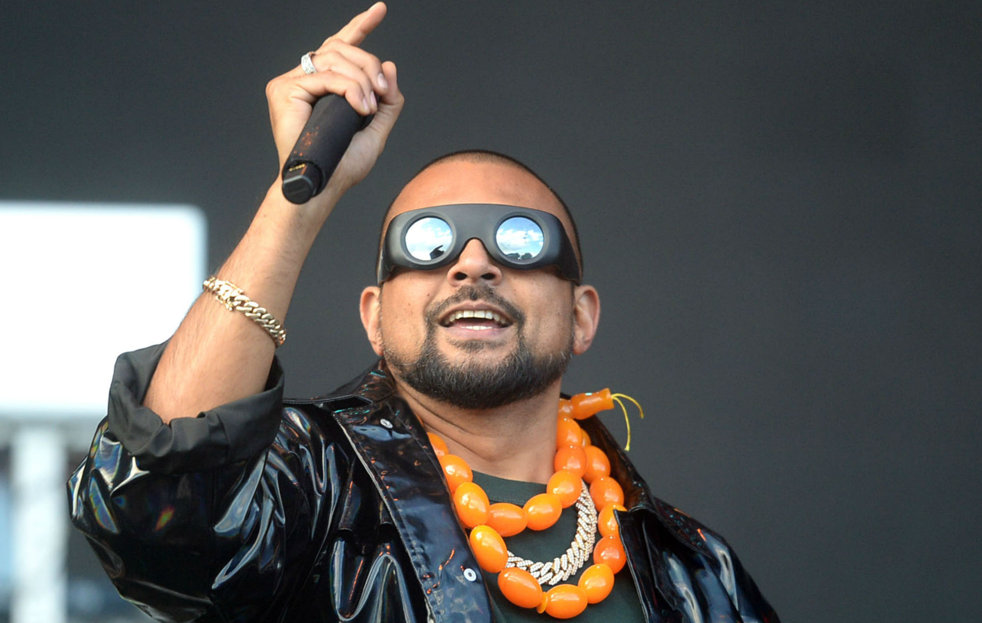 Sean Paul, Secret set at Glastonbury, Surprise performance, Music festival highlight, 2000x1270 HD Desktop