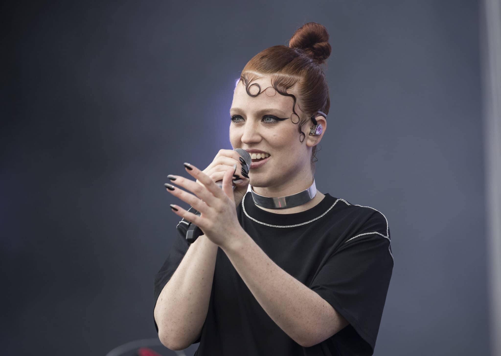 Jess Glynne, Social media, Trolled, 2050x1460 HD Desktop