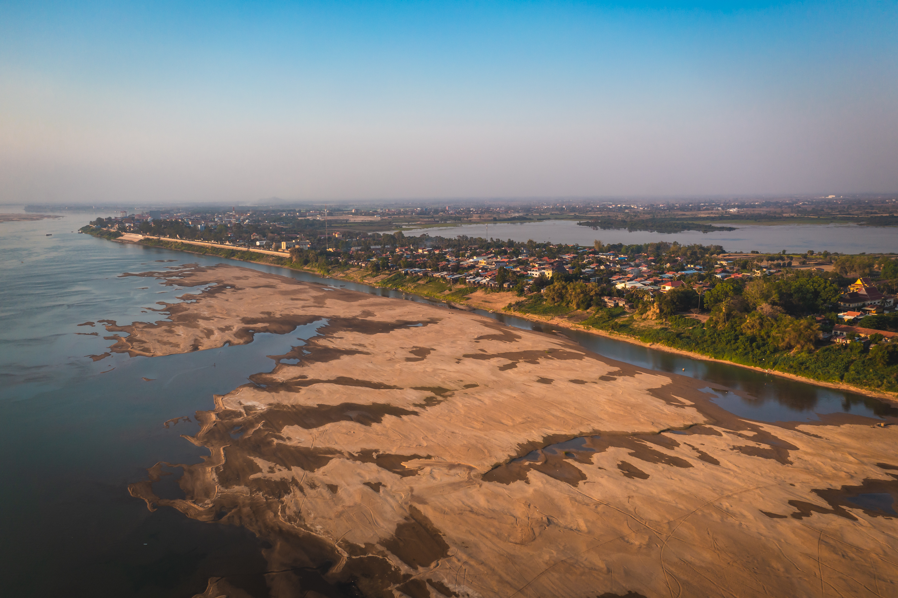 The Mekong River, low dry season, flows in Mekong, Tonle Sap, 2890x1920 HD Desktop