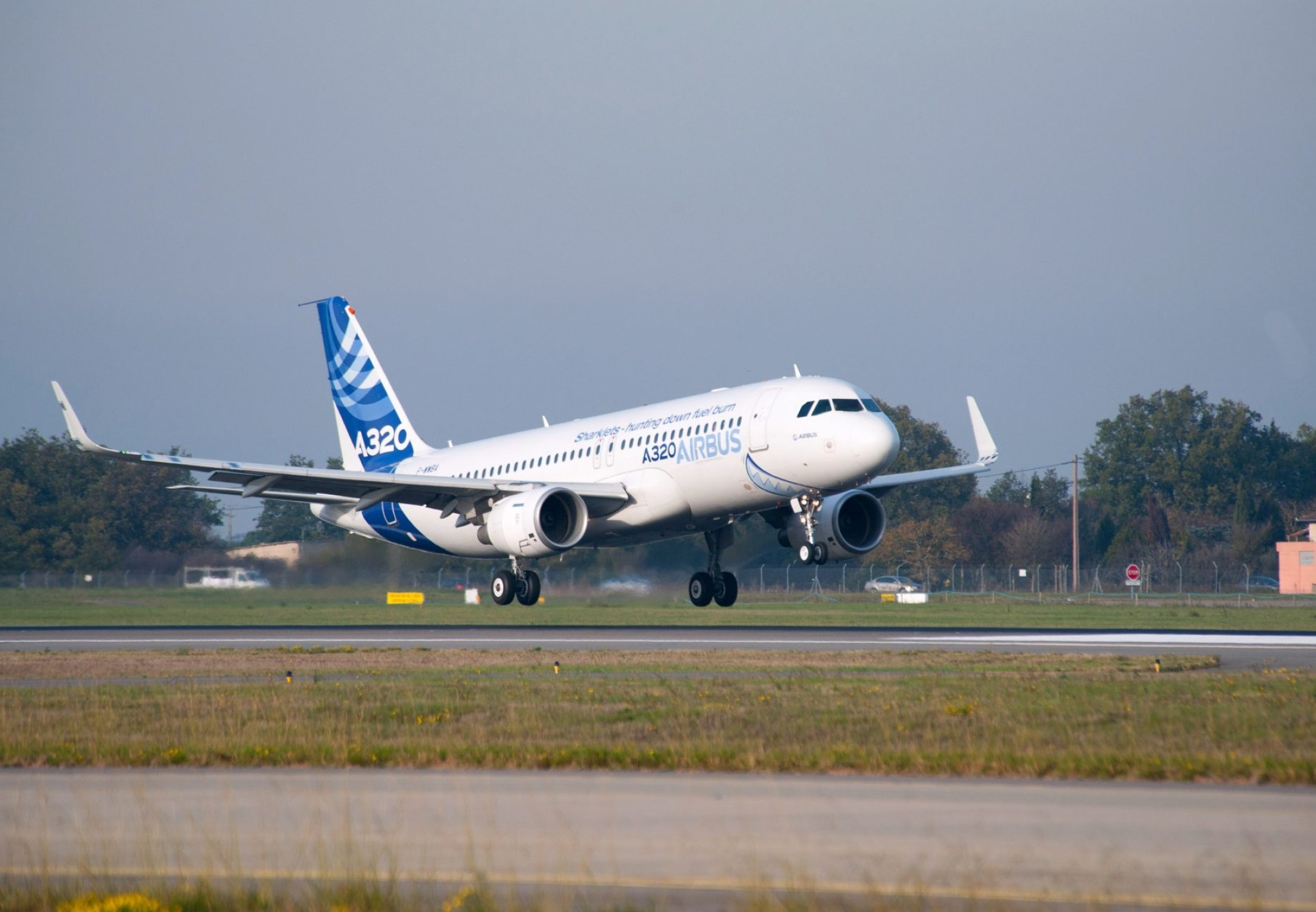 Airbus A320, Airbus Interior Services, Ka IFC Retrofits, Onboard Connectivity, 2050x1420 HD Desktop