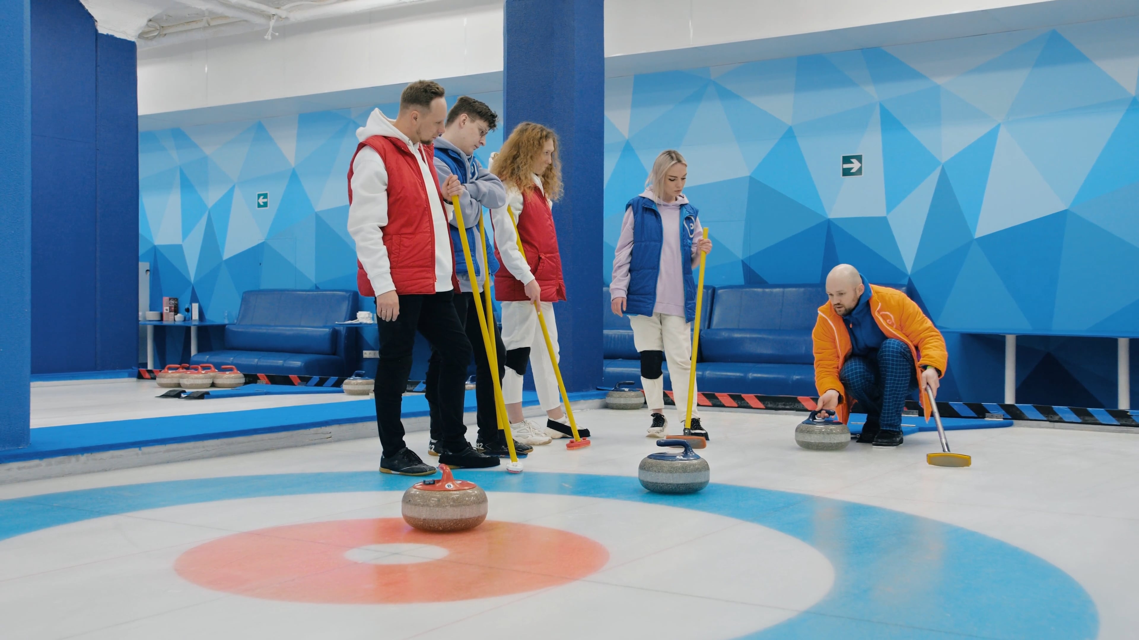 Teaching curling teams, Ice sport, Team training, Free stock video, 3840x2160 4K Desktop