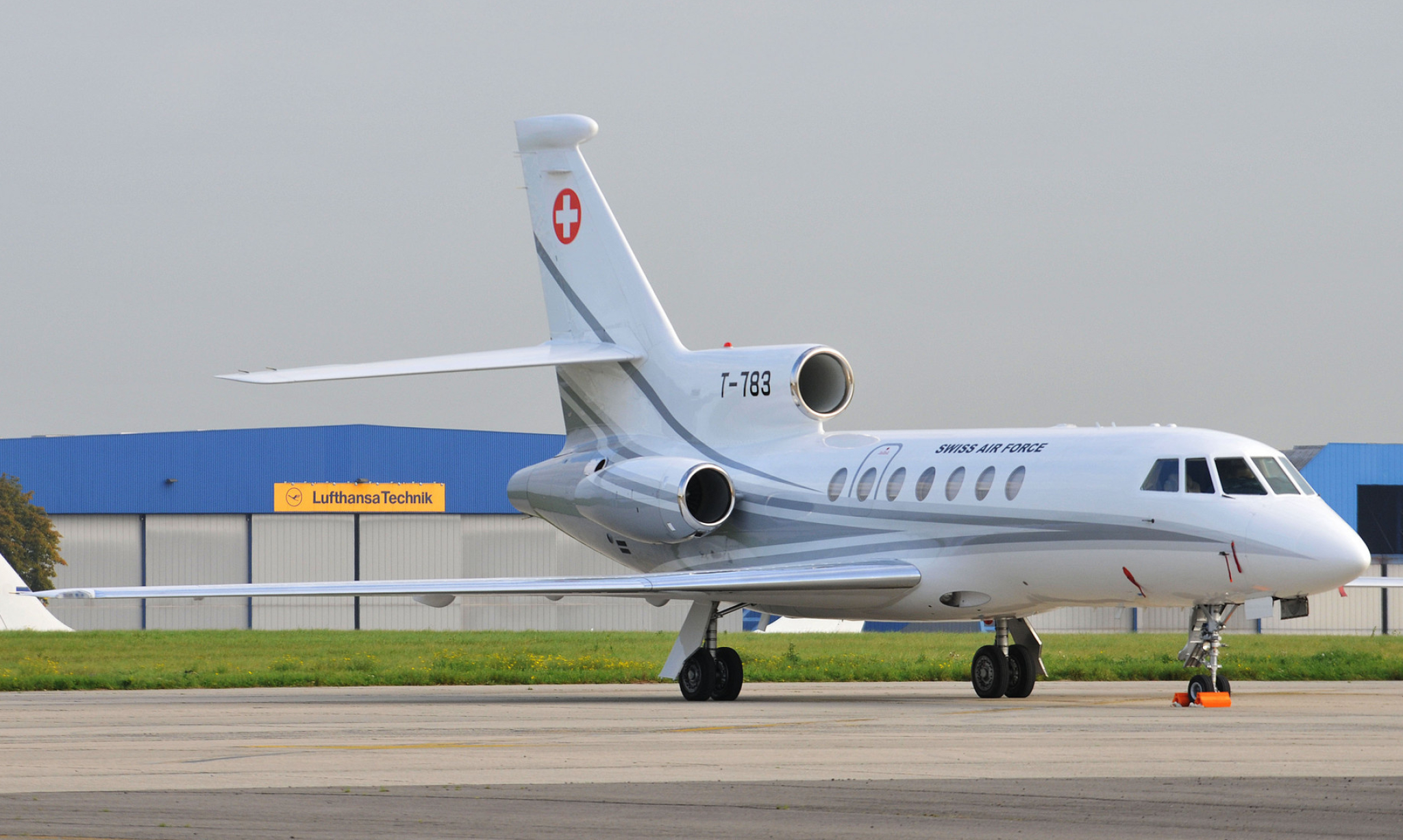 Dassault Falcon 50, Iconic design, Luxury jet, Private aviation, 2050x1230 HD Desktop