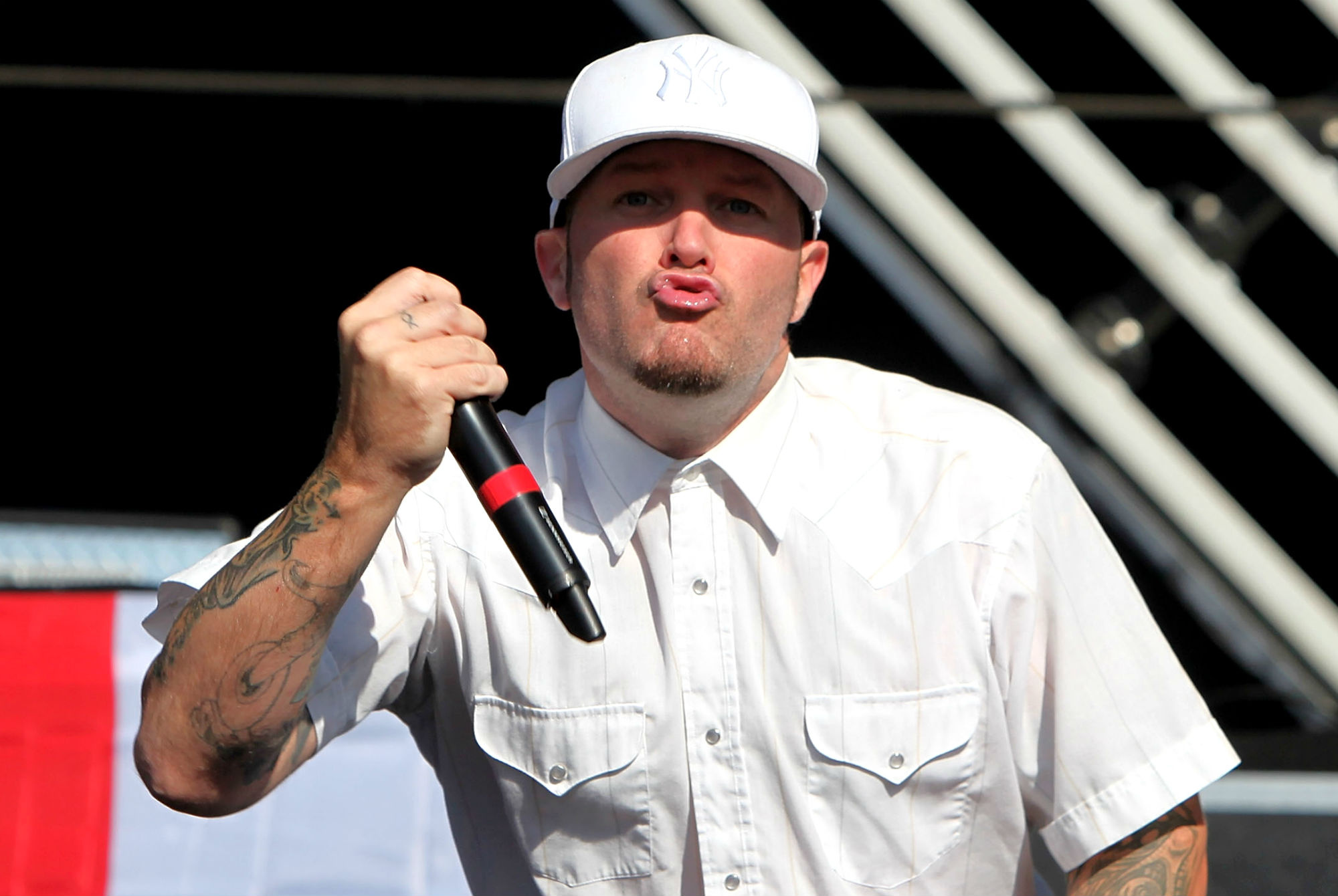 Fred Durst, Limp Bizkit, Gas station, Music, 2000x1340 HD Desktop