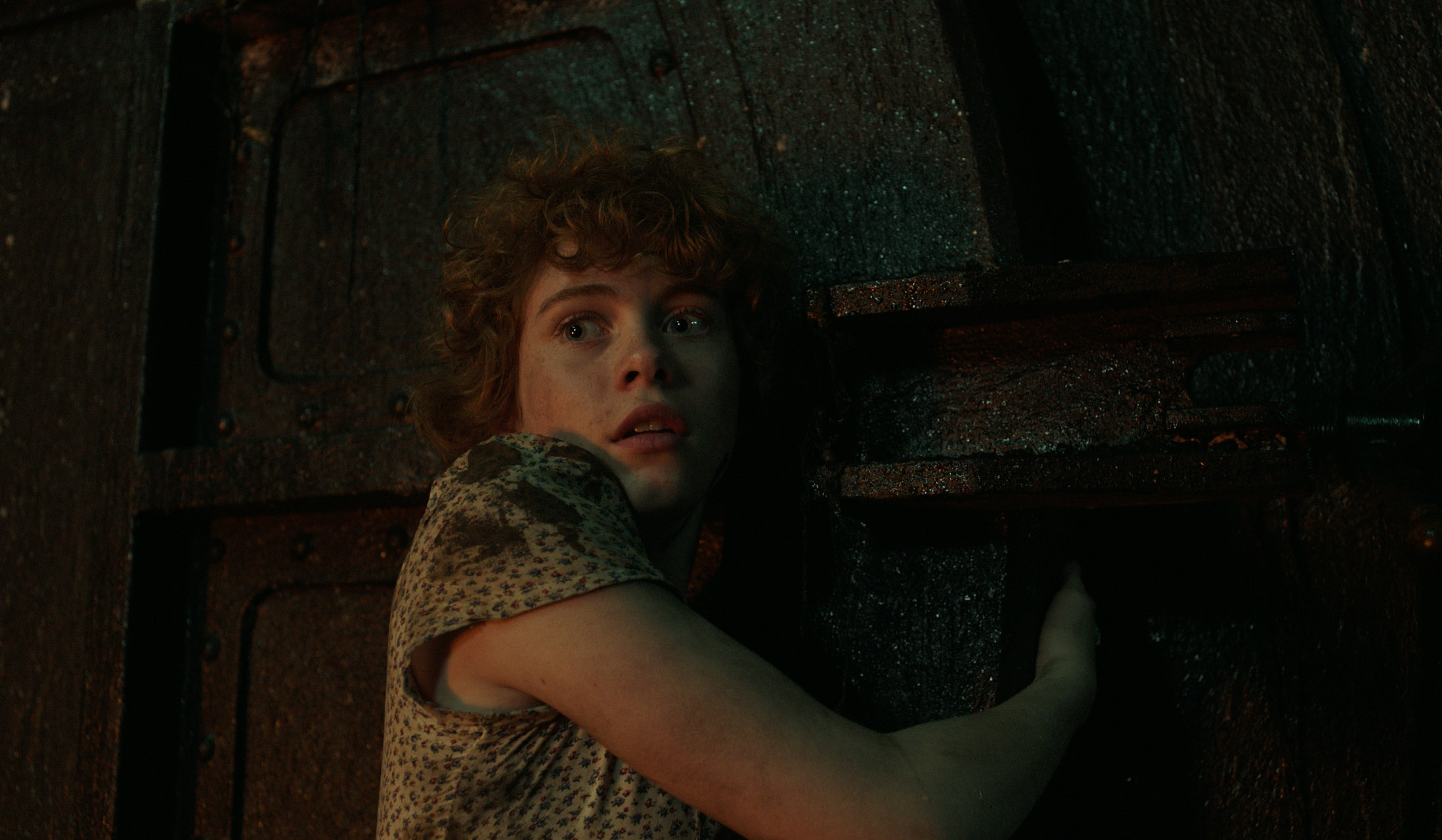 Sophia Lillis, HD wallpapers, Striking visuals, 2200x1280 HD Desktop