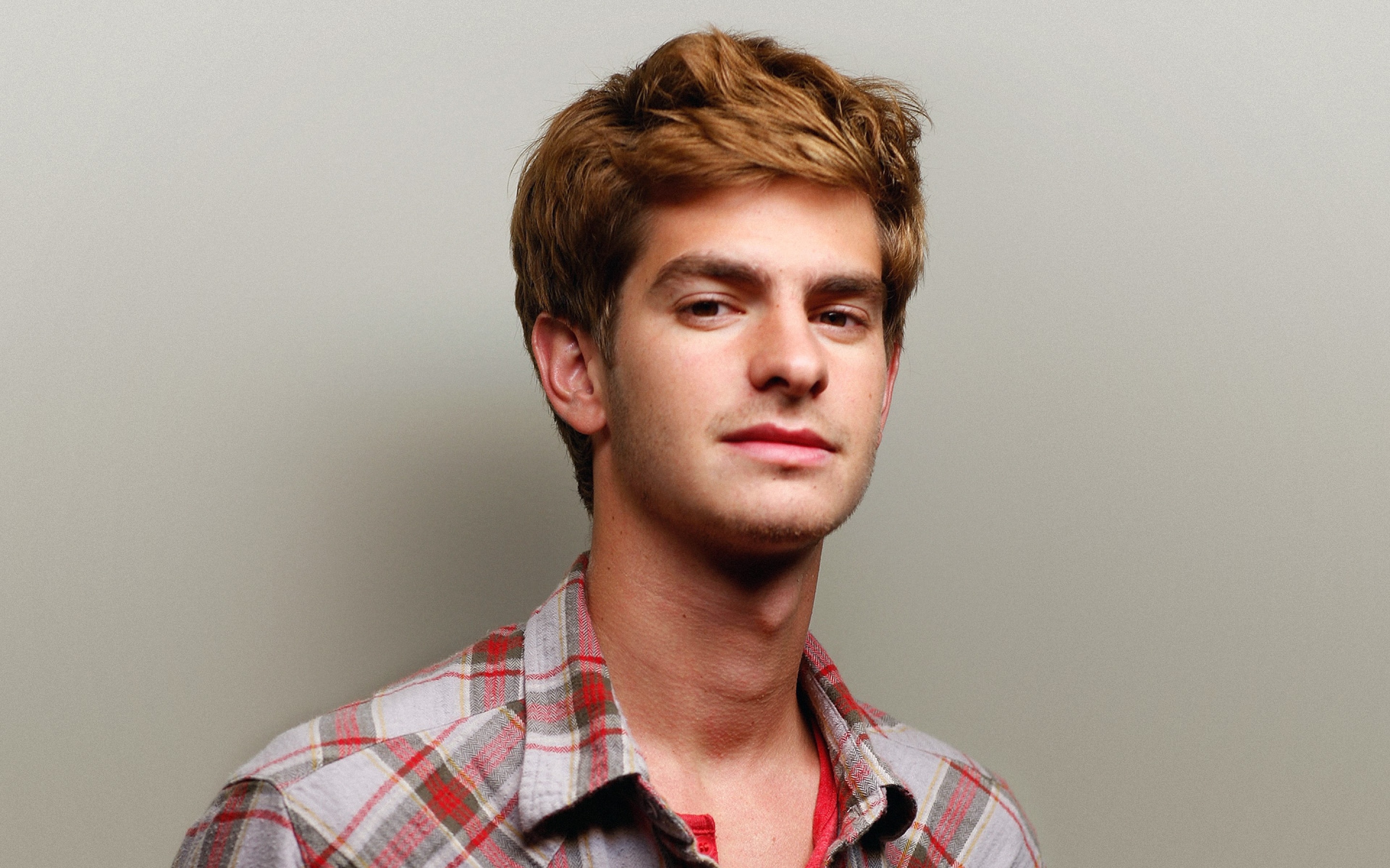 Andrew Garfield, Actor wallpaper, Celebrity, 2880x1800 HD Desktop