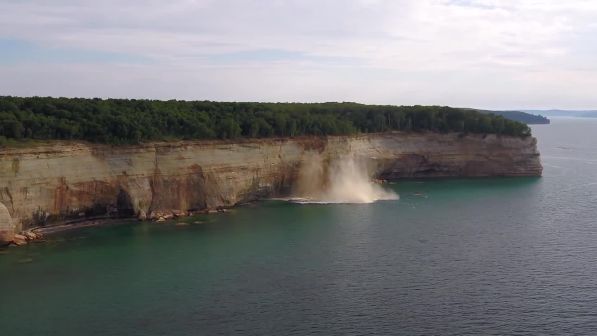 Kayakers, Lake Superior, Collapsing sandstone cliff, 1920x1080 Full HD Desktop