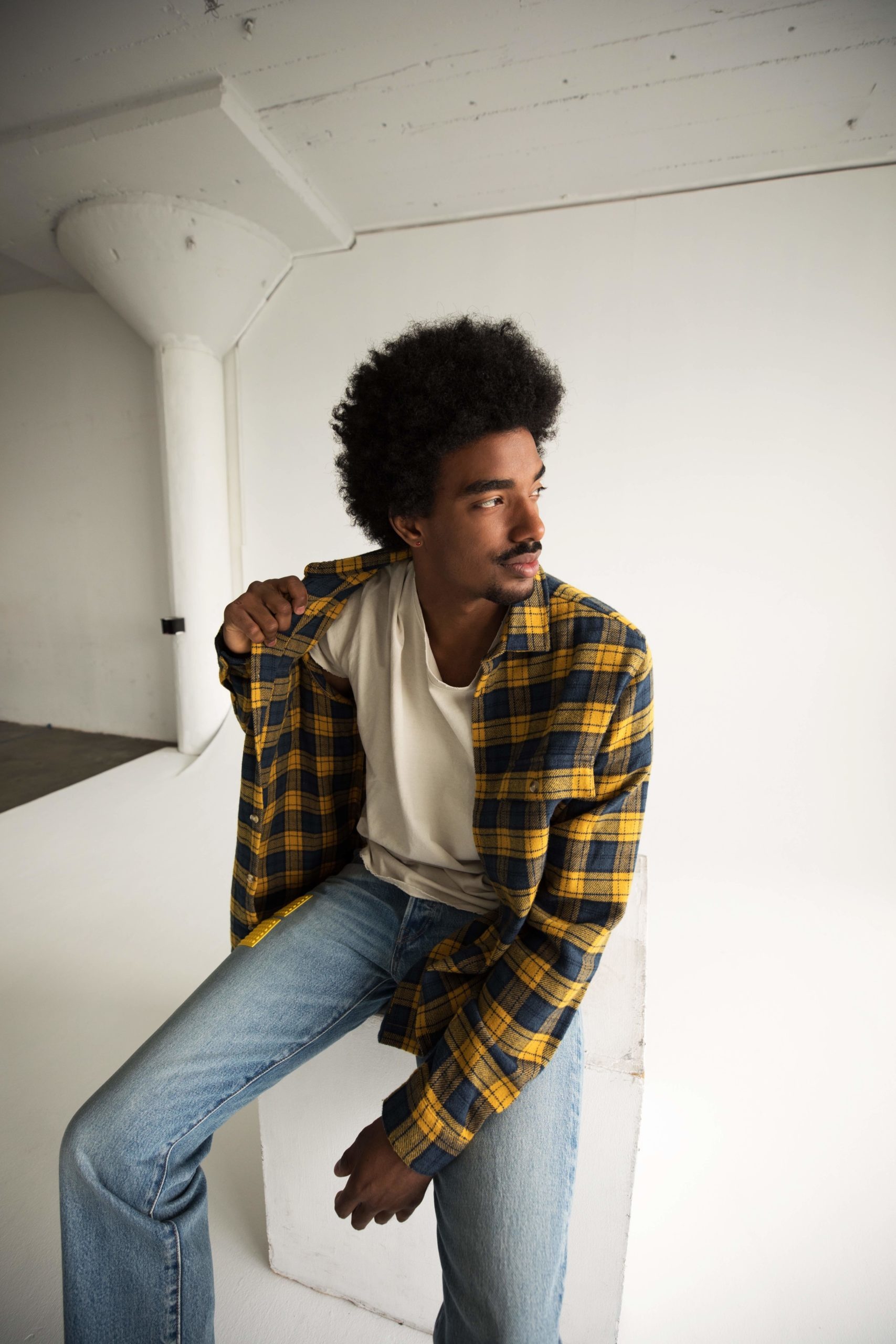 V Man Magazine, Tai Verdes Wallpaper, 1710x2560 HD Phone
