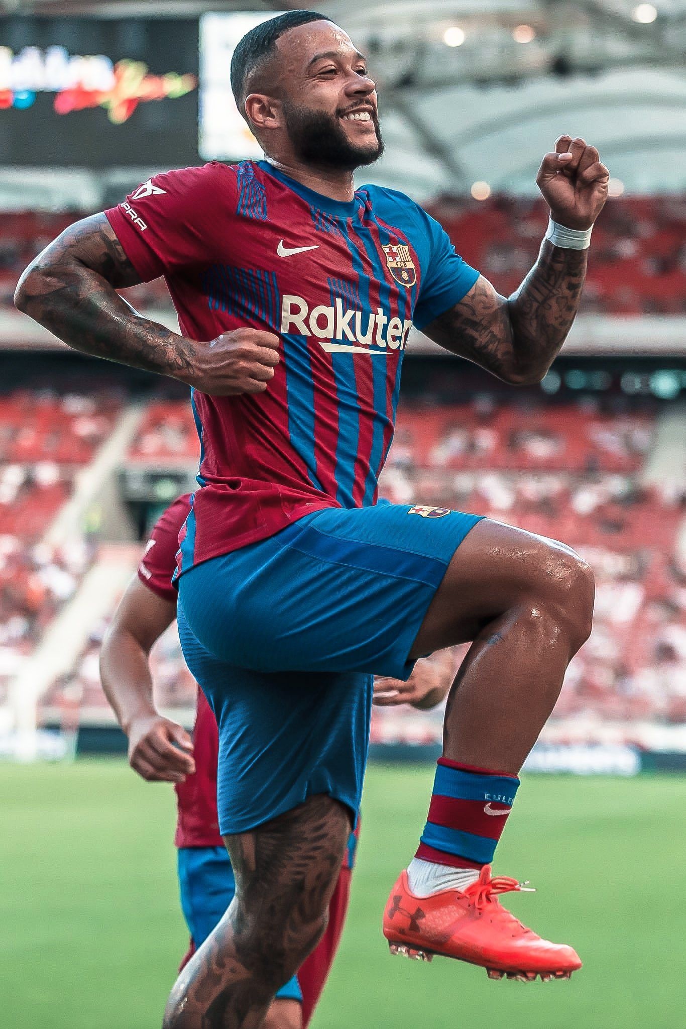 Memphis Depay football, Talented footballer, Memorable moments, Football passion, 1370x2050 HD Phone