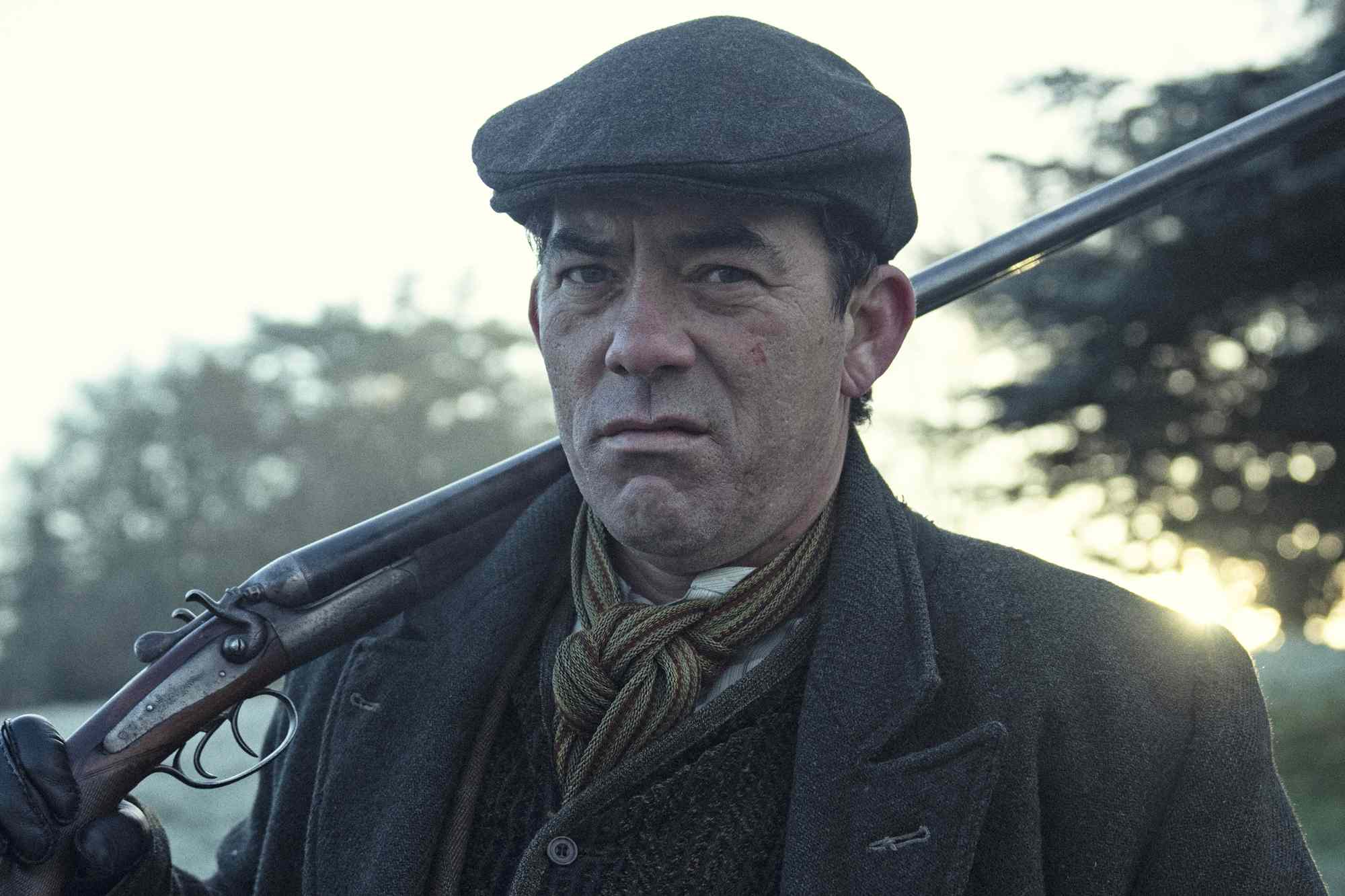 Johnny Dogs (Packy Lee), Shotgun over the shoulder, Misty field at dawn, HD Desktop wallpaper