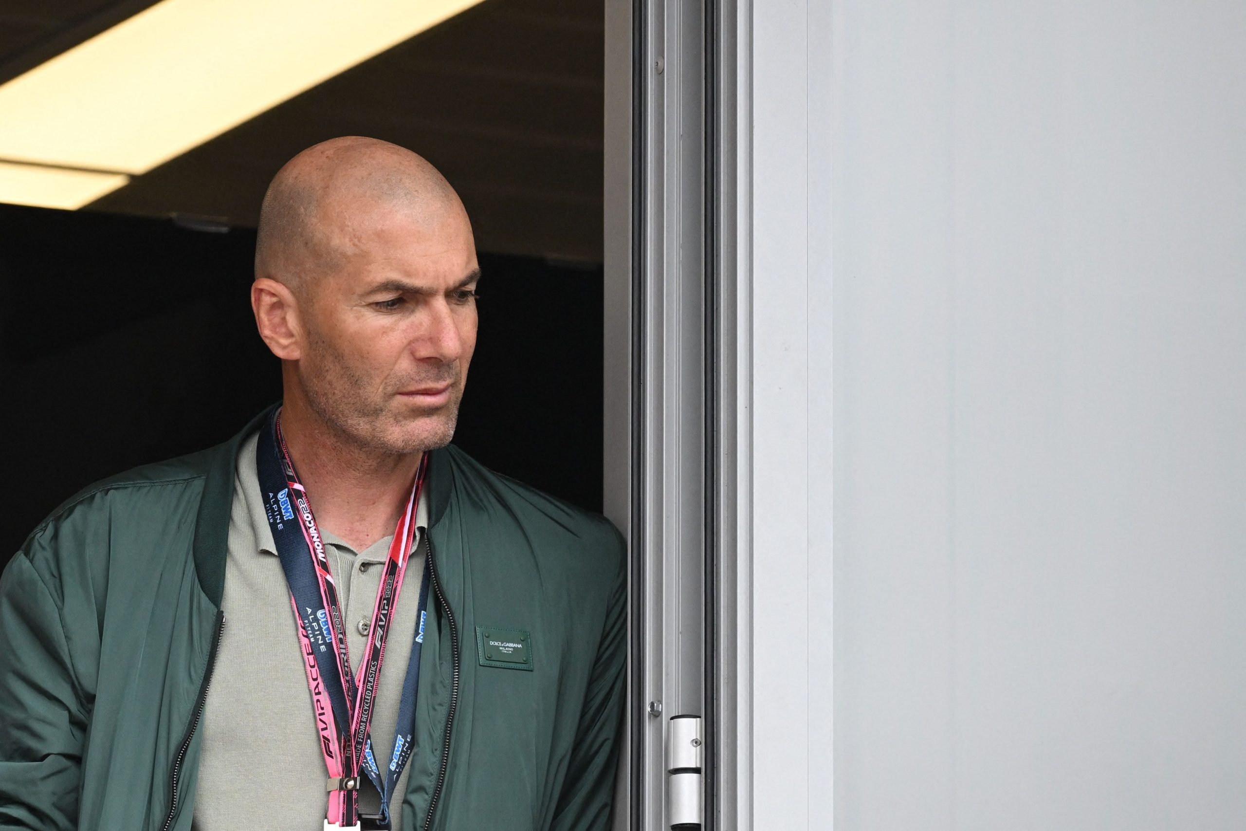Zinedine Zidane, Alpine F1 Team lanyard, Green bomber jacket, HD Desktop wallpaper