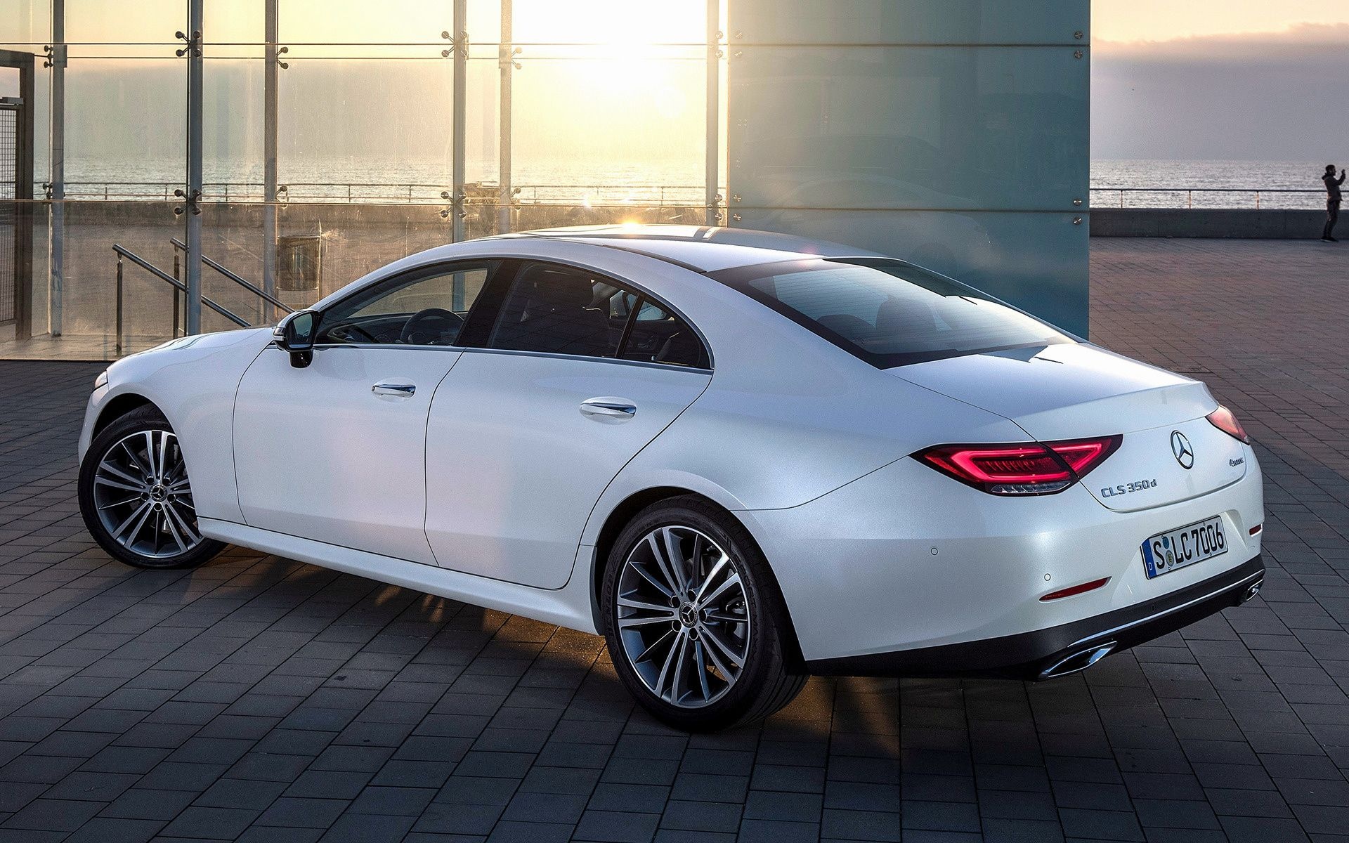 Mercedes-Benz CLS, Elegant luxury sedan, Stylish design, Superior craftsmanship, 1920x1200 HD Desktop