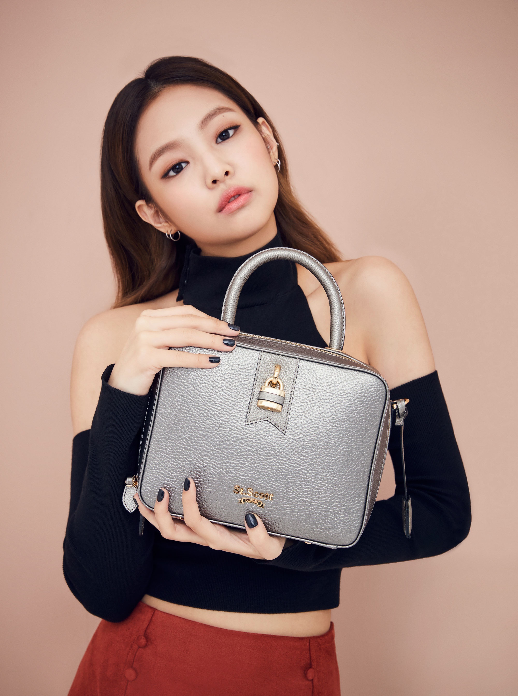 Kim Jennie, St. Scott London handbag, black cold-shoulder top, HD Phone wallpaper