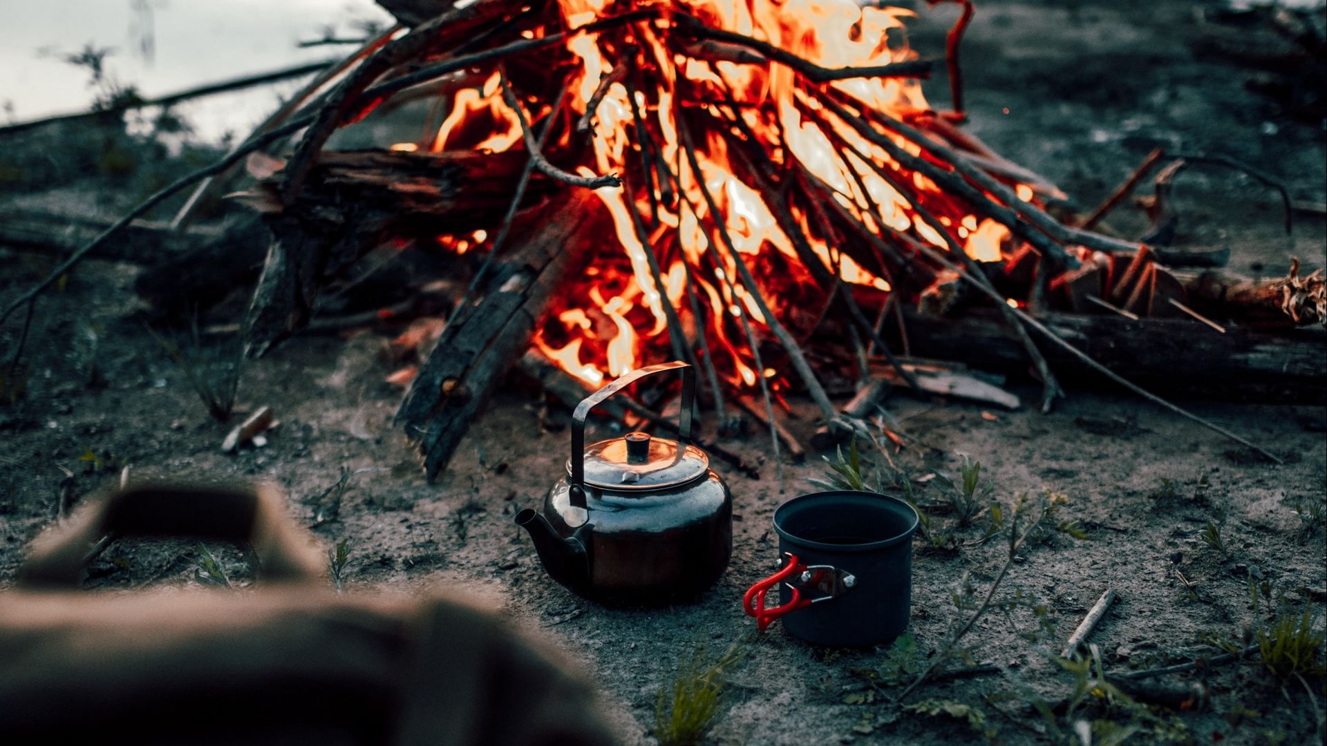 Fire pit wallpapers, Cozy outdoor setting, Warmth and comfort, Evening ambiance, 1920x1080 Full HD Desktop