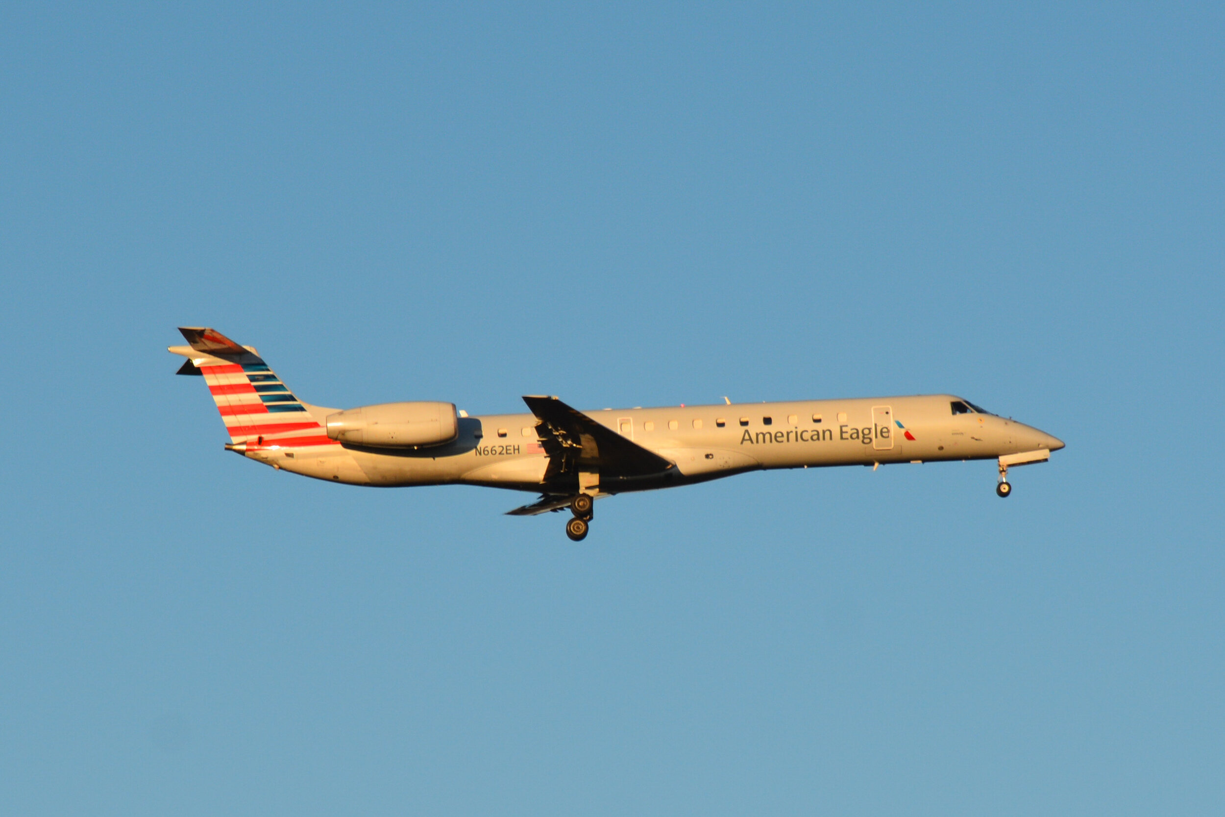 Embraer ERJ-145, Travels, American ERJ 145, Officer Wayfinder, 2500x1670 HD Desktop