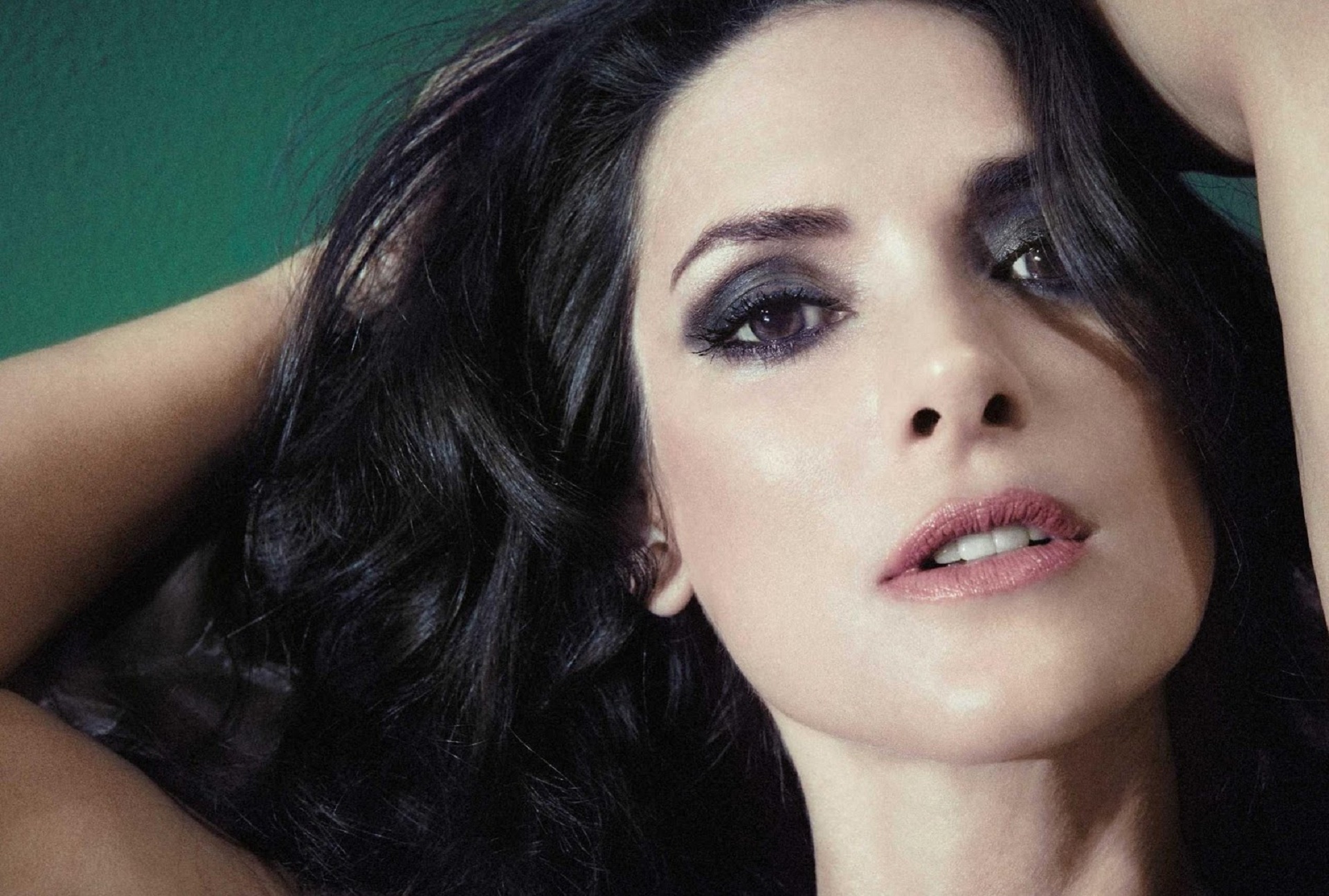 Winona Ryder, Iconic actress, Versatile talent, Filmography, 1920x1300 HD Desktop