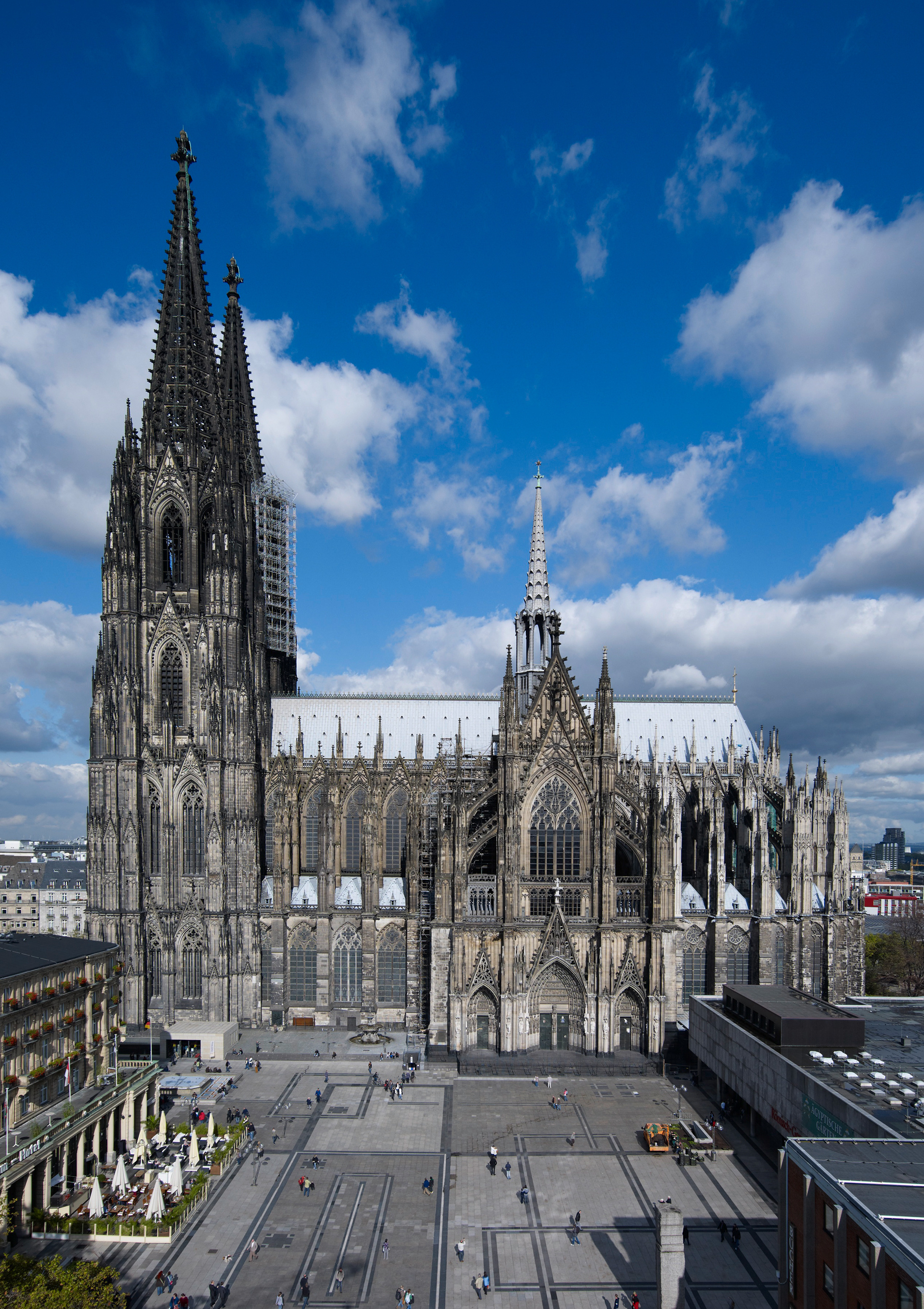 Cologne Cathedral, Gothic splendor, Sankt Petrus, Cologne tourism, 2000x2840 HD Phone