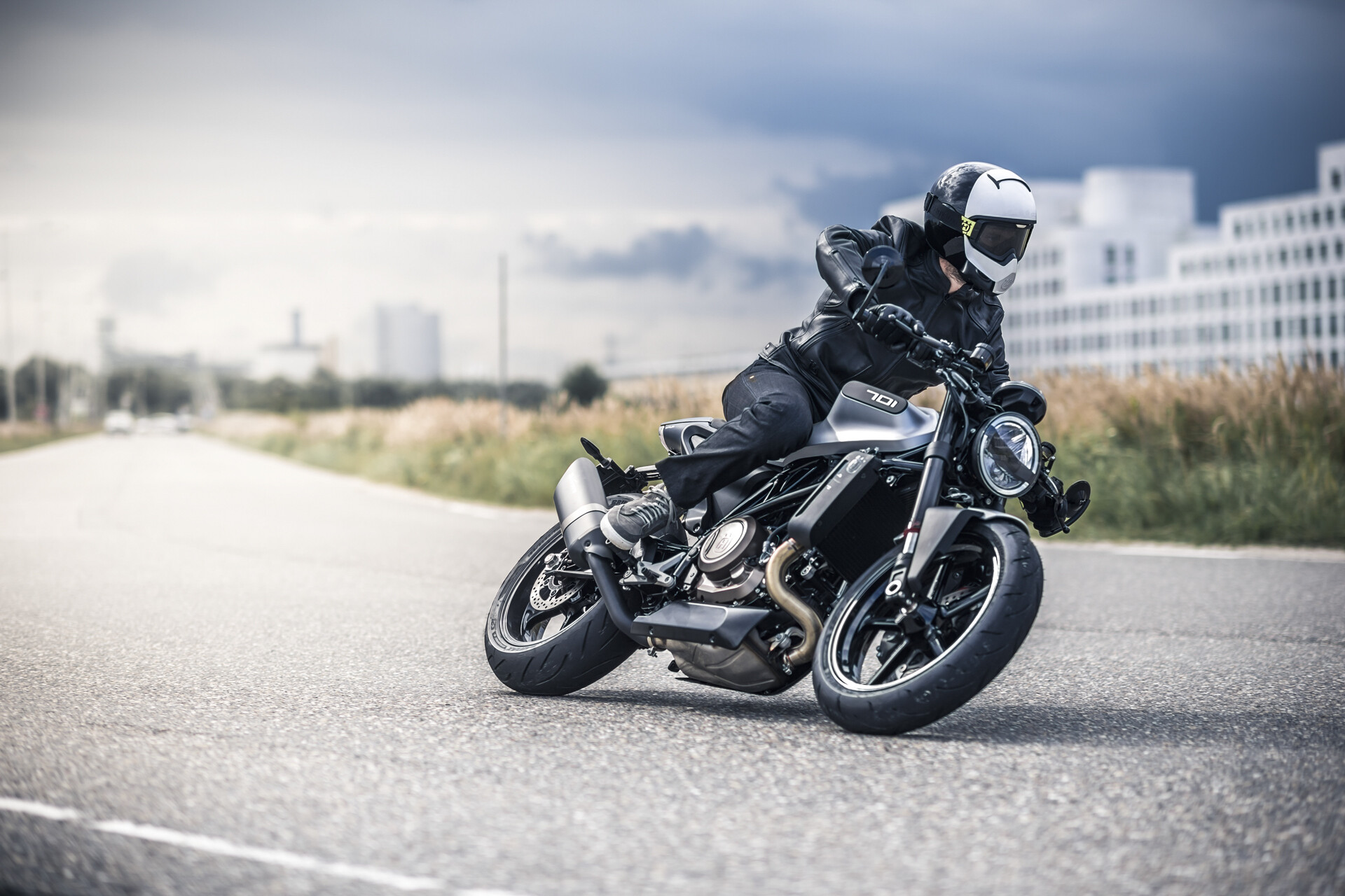Husqvarna Auto, Vitpilen und Svartpilen, Simple and progressive, Stylish motorcycles, 1920x1280 HD Desktop