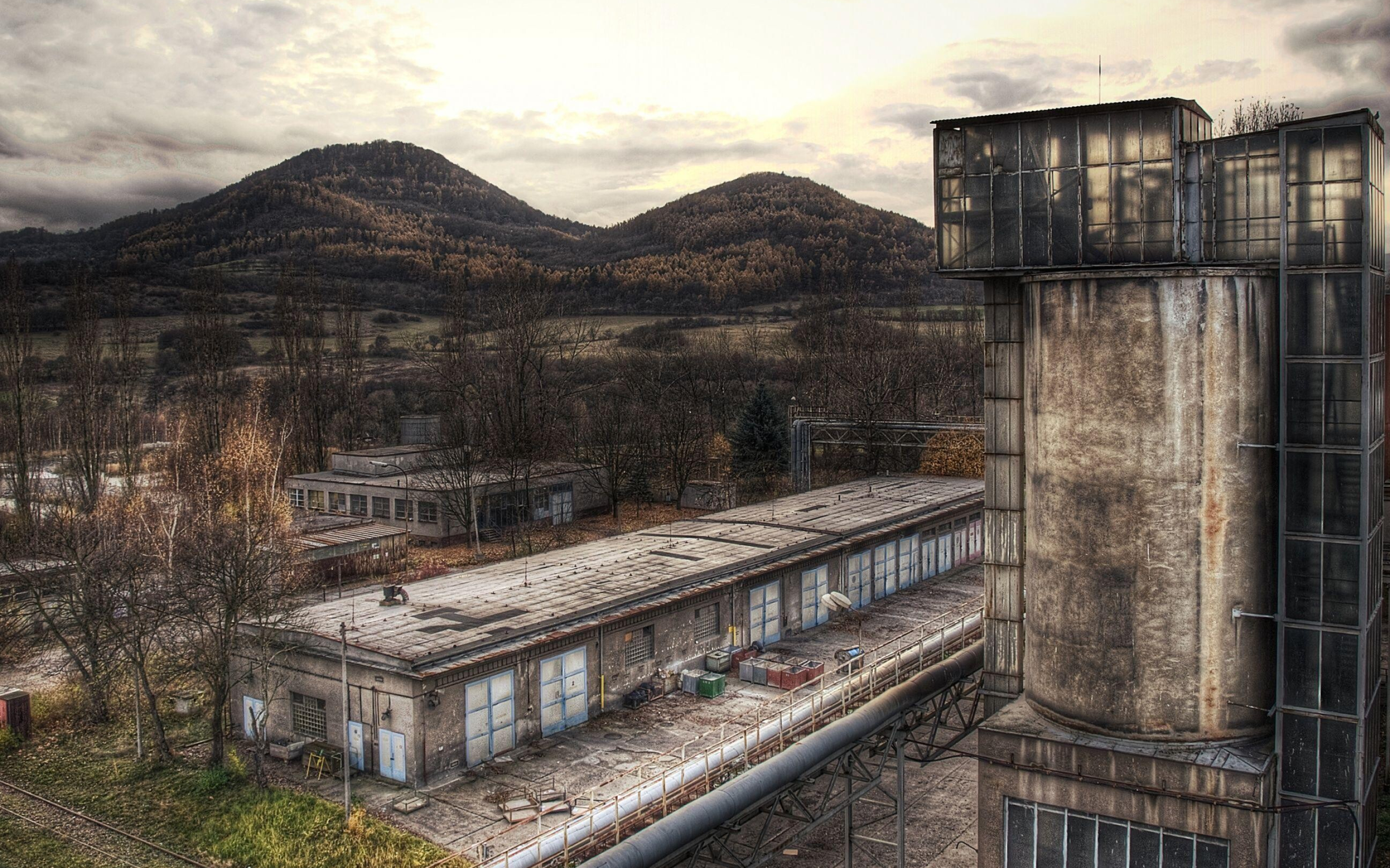 Ghost Town, Abandoned city, Urban exploration, Haunting ambiance, 2880x1800 HD Desktop