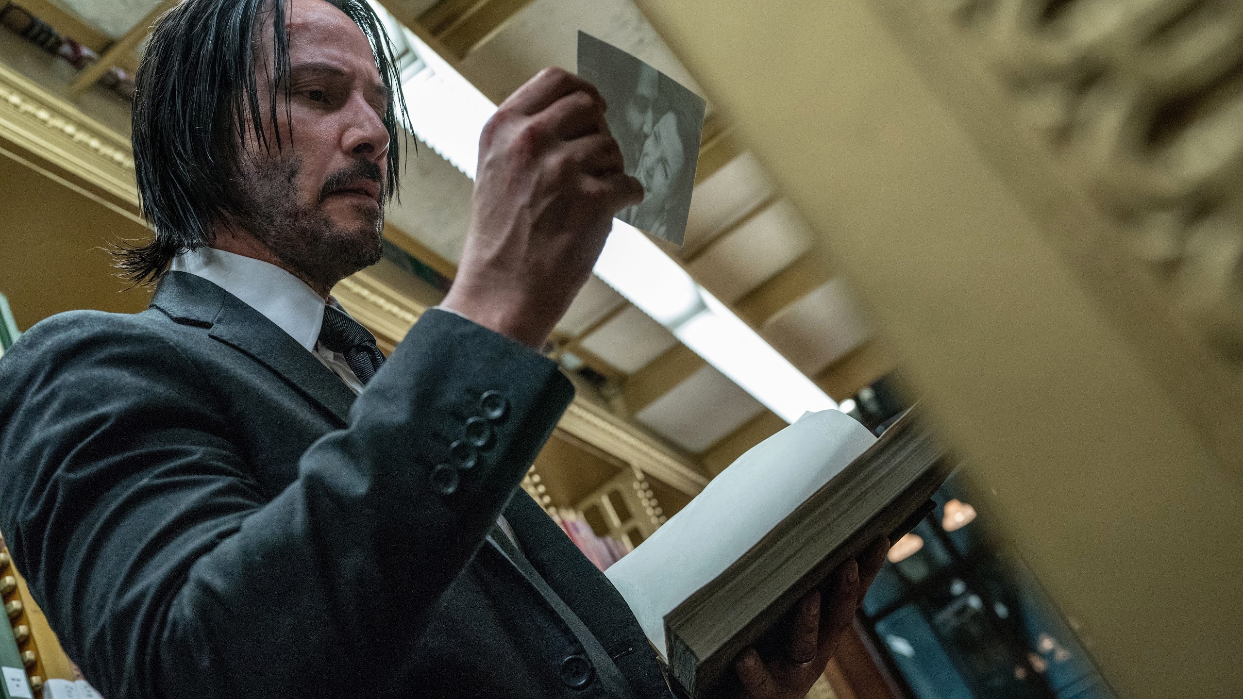 John Wick 3, Keanu Reeves, phone, iPhone, 2560x1440 HD Desktop