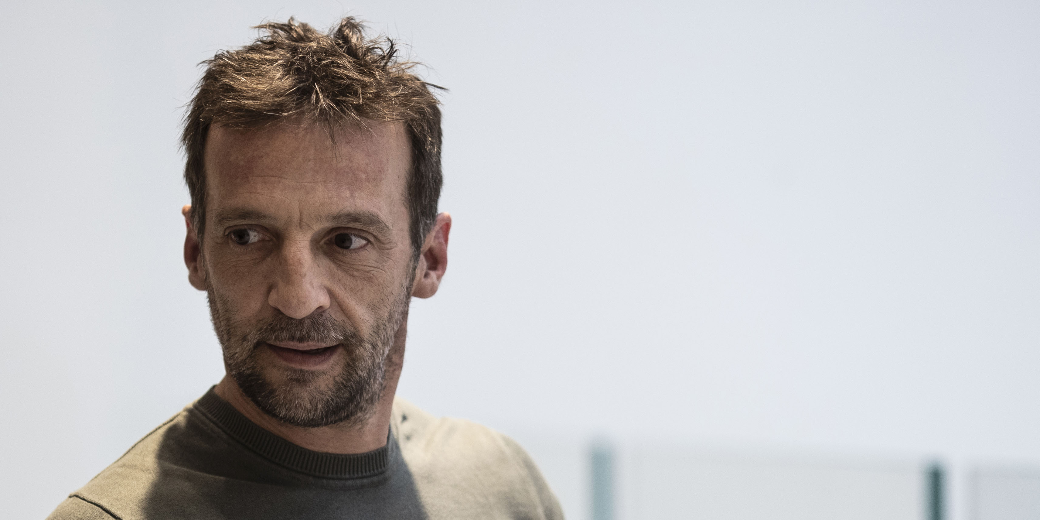 Mathieu Kassovitz, French filmmaker, 3430x1720 Dual Screen Desktop