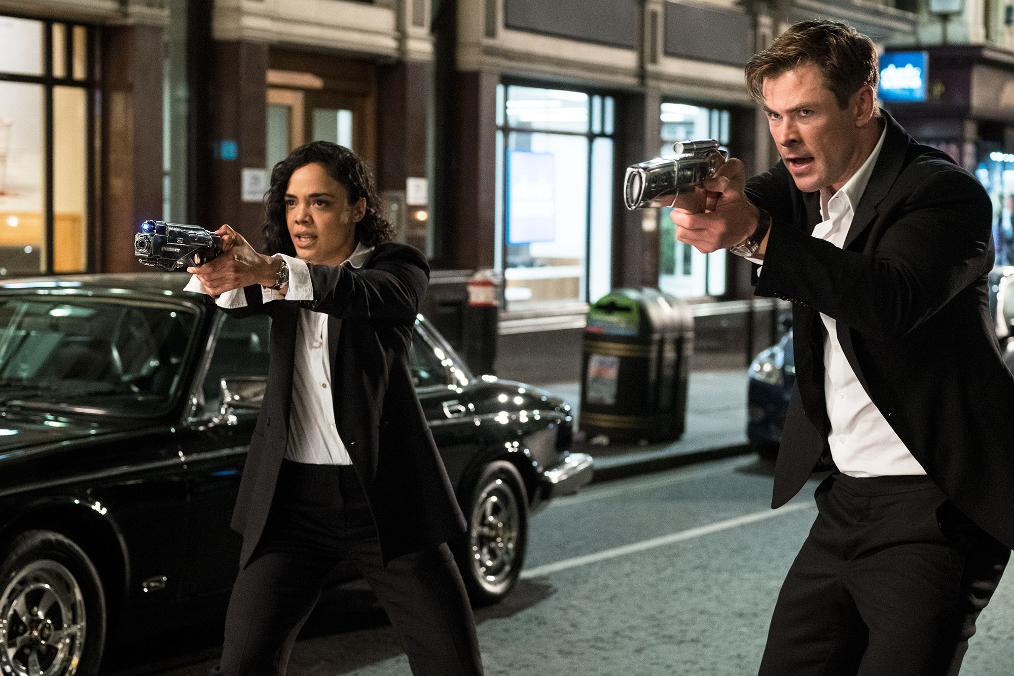 Tessa Thompson, Men in Black 4, Chris Hemsworth, Backgrounds, 2000x1340 HD Desktop