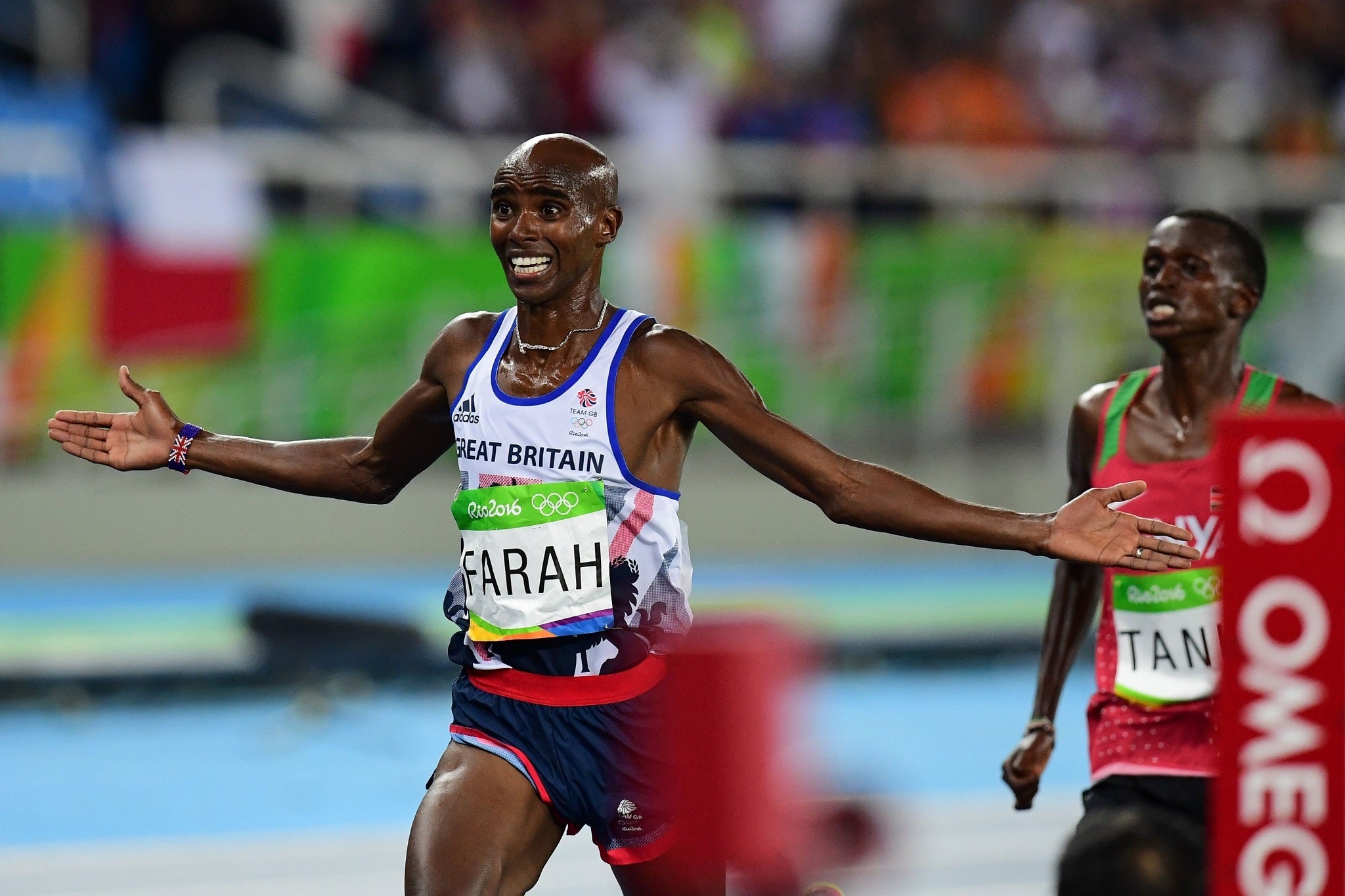 Mo Farah, Captivating photos, Legendary athlete, Remarkable career, 2050x1370 HD Desktop