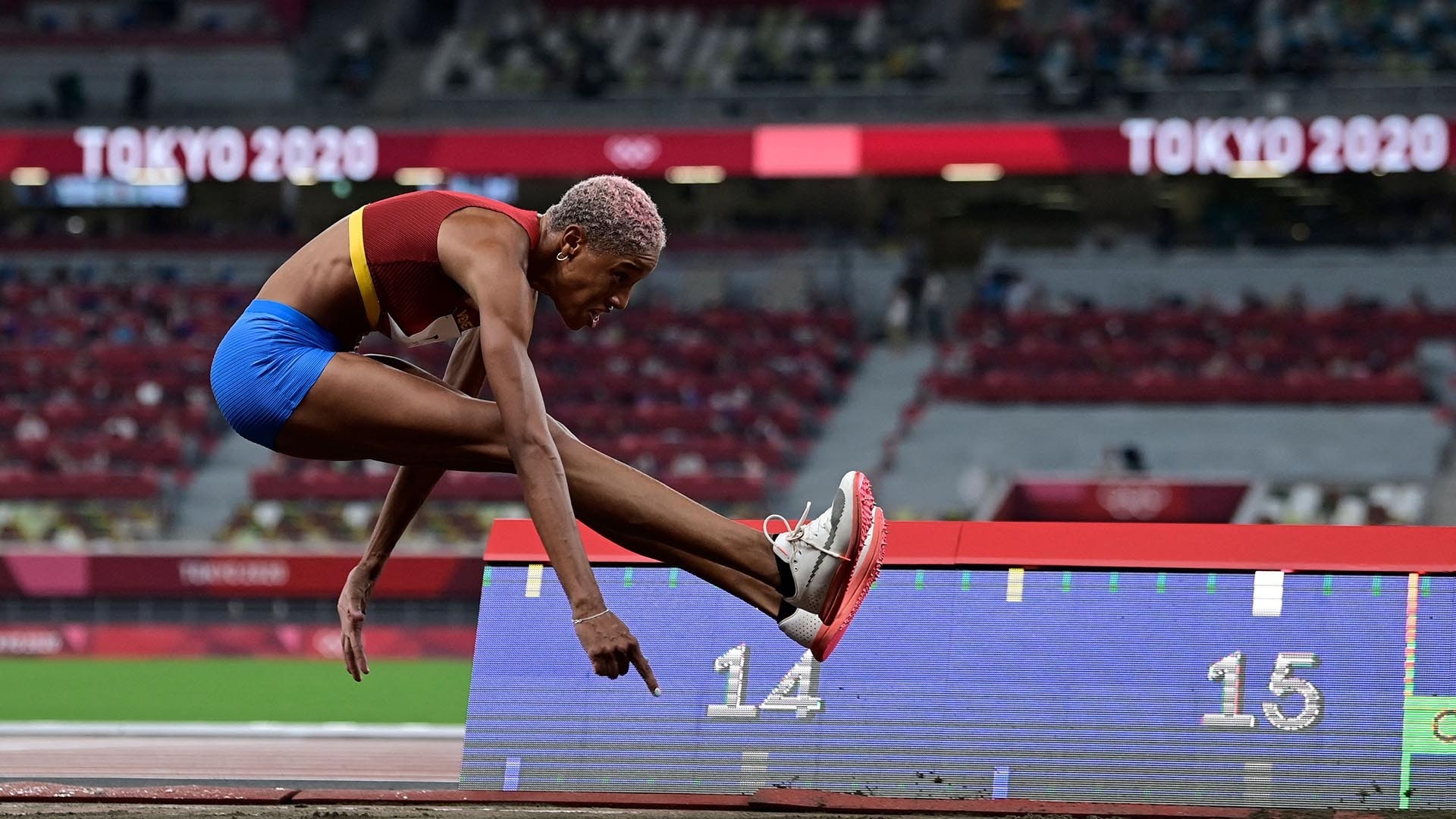 Rojas stays on course, Golden leap, Venezuelan pride, Triple jump, 1920x1080 Full HD Desktop