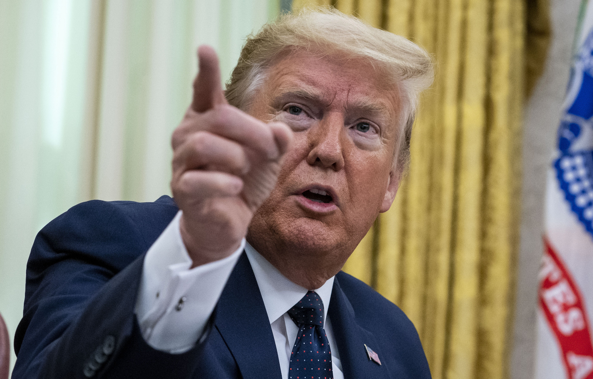 Donald Trump, Oval Office, pointing finger gesture, HD Desktop wallpaper
