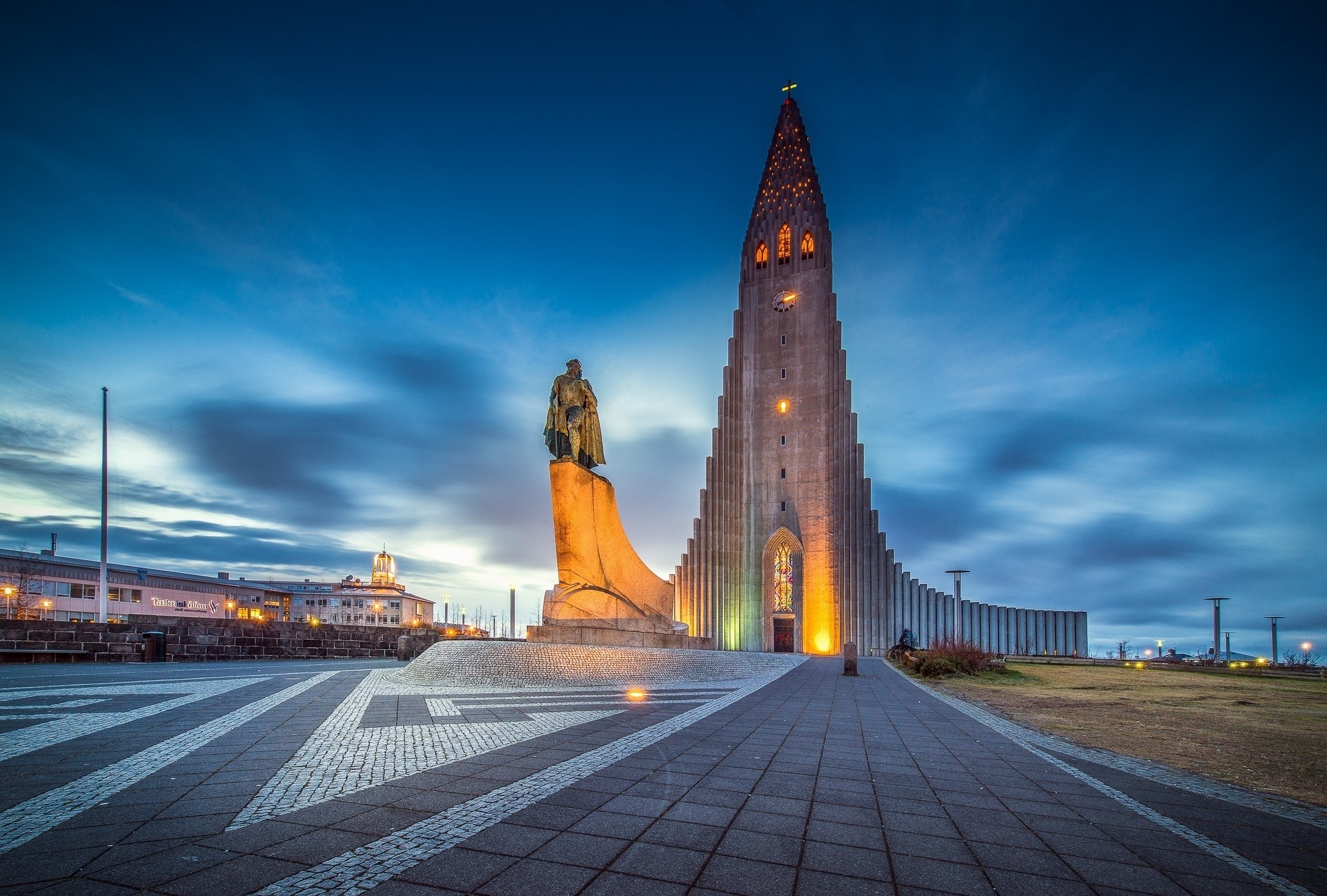 Reykjavik, Hallgrimskirkja church wallpaper, 2050x1390 HD Desktop