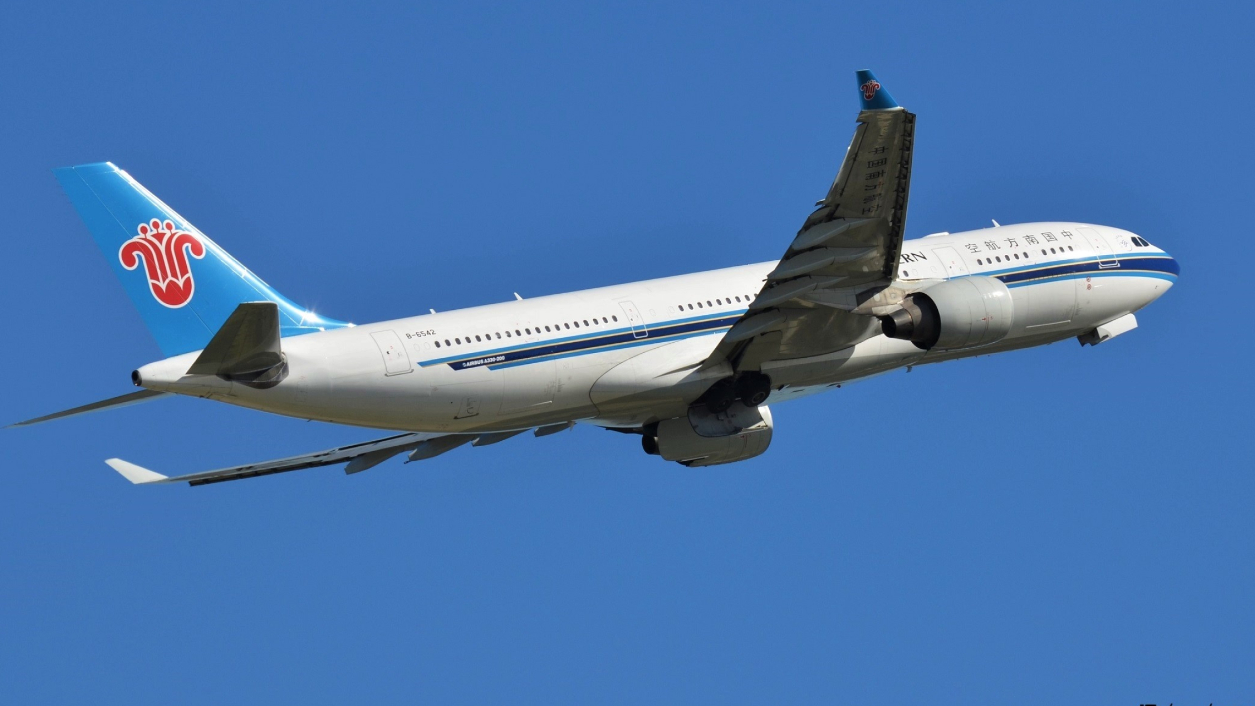 China Southern Airlines, Airbus A330-223, Sydney airport, 2560x1440 HD Desktop