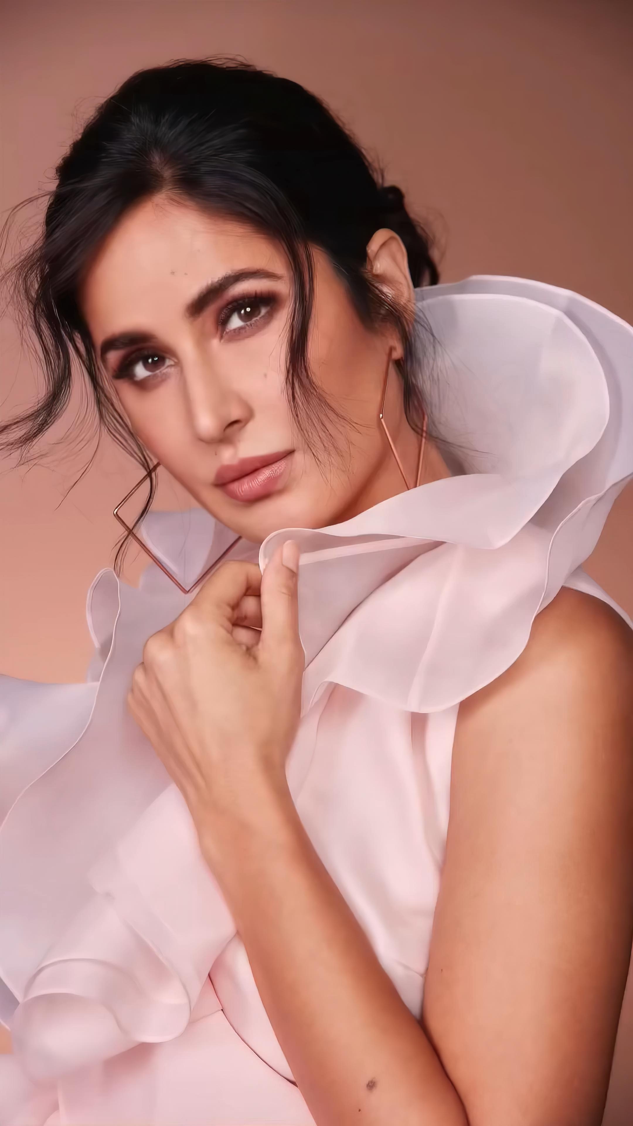 Katrina Kaif, Celebrity hottie, Rkatrinakaif, 2160x3840 4K Phone