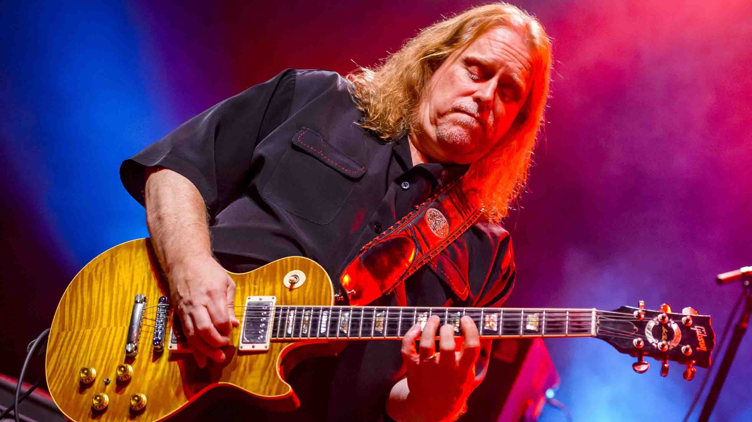 Warren Haynes, Guitarist tips, Bluesy tunes, Expert advice, 2550x1440 HD Desktop