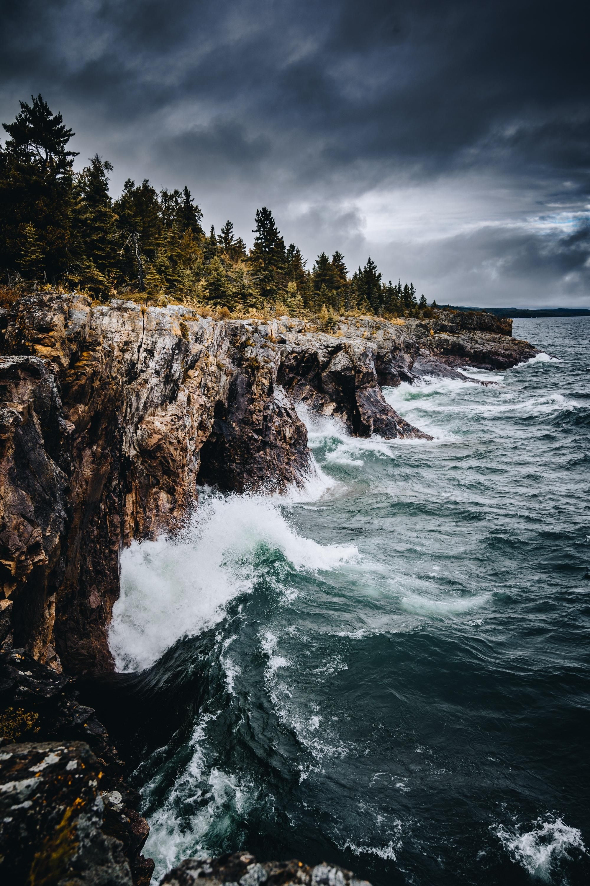 November gales, Lake Superior, Tettegouche, 2000x3000 HD Phone