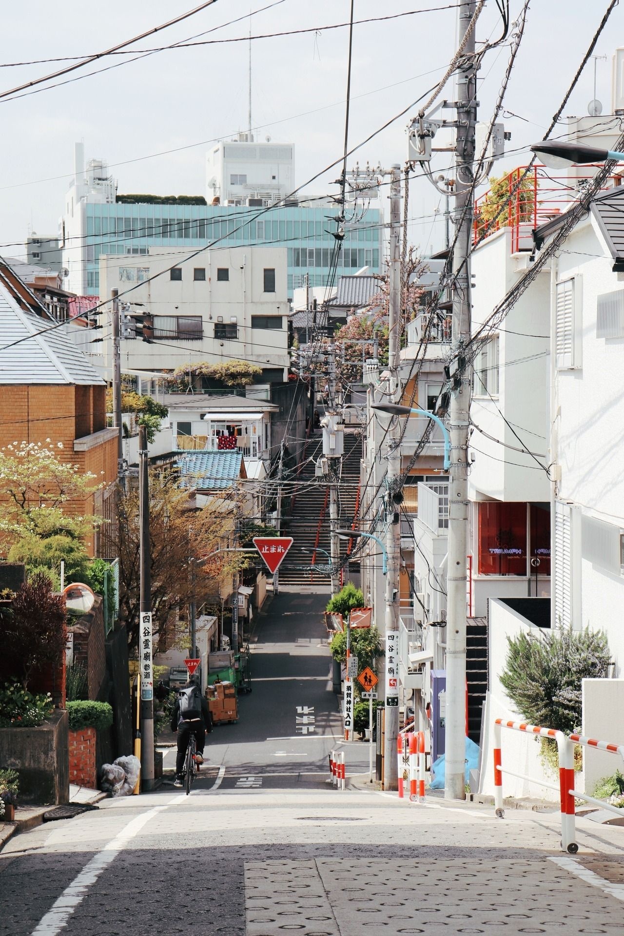 Tokyo street aesthetics, Japan's characteristic alleys, Tokyo bicycles, Japan photography, 1280x1920 HD Phone