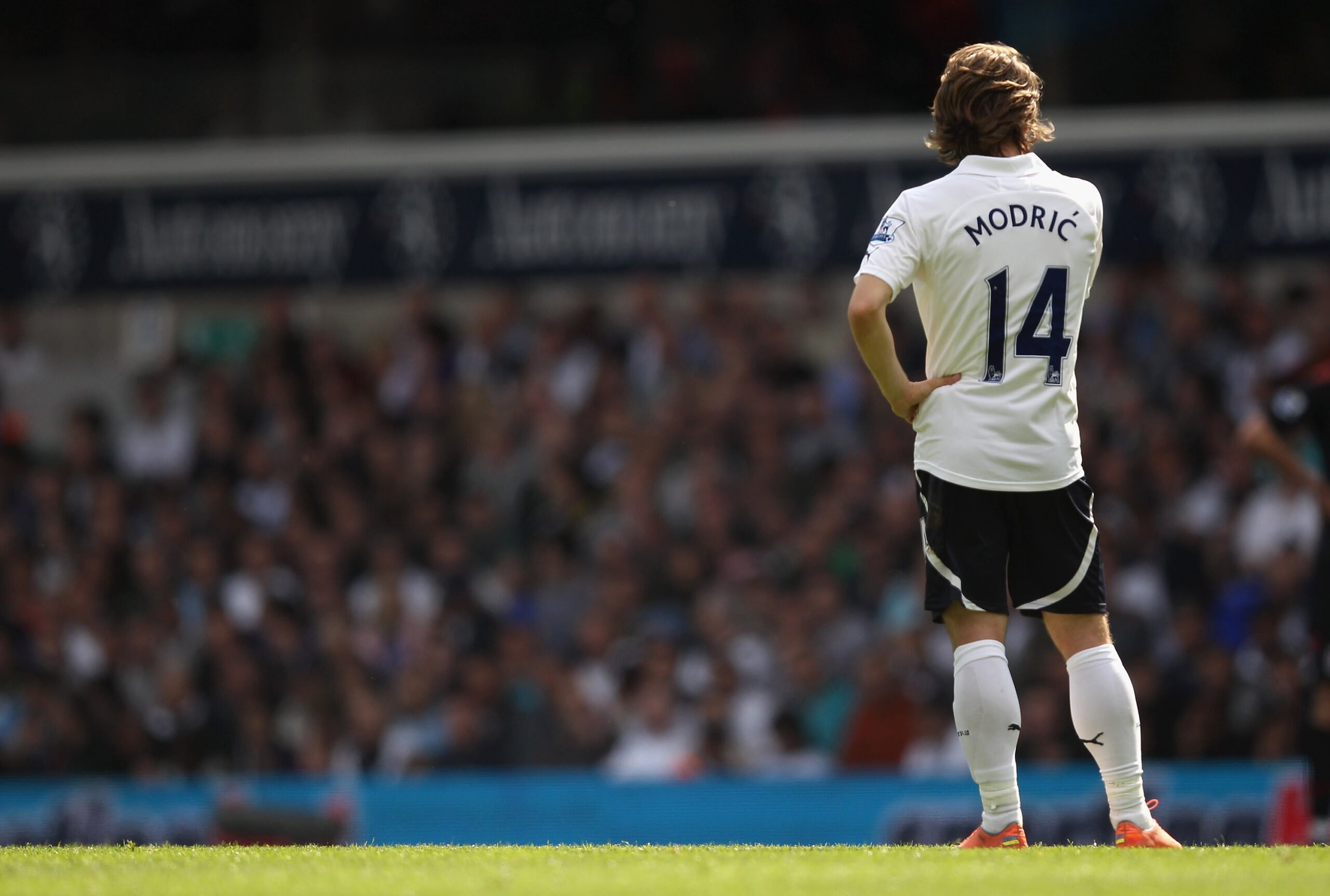 Luka Modrić, Tottenham Hotspur kit, Crowded football stadium, HD Desktop wallpaper