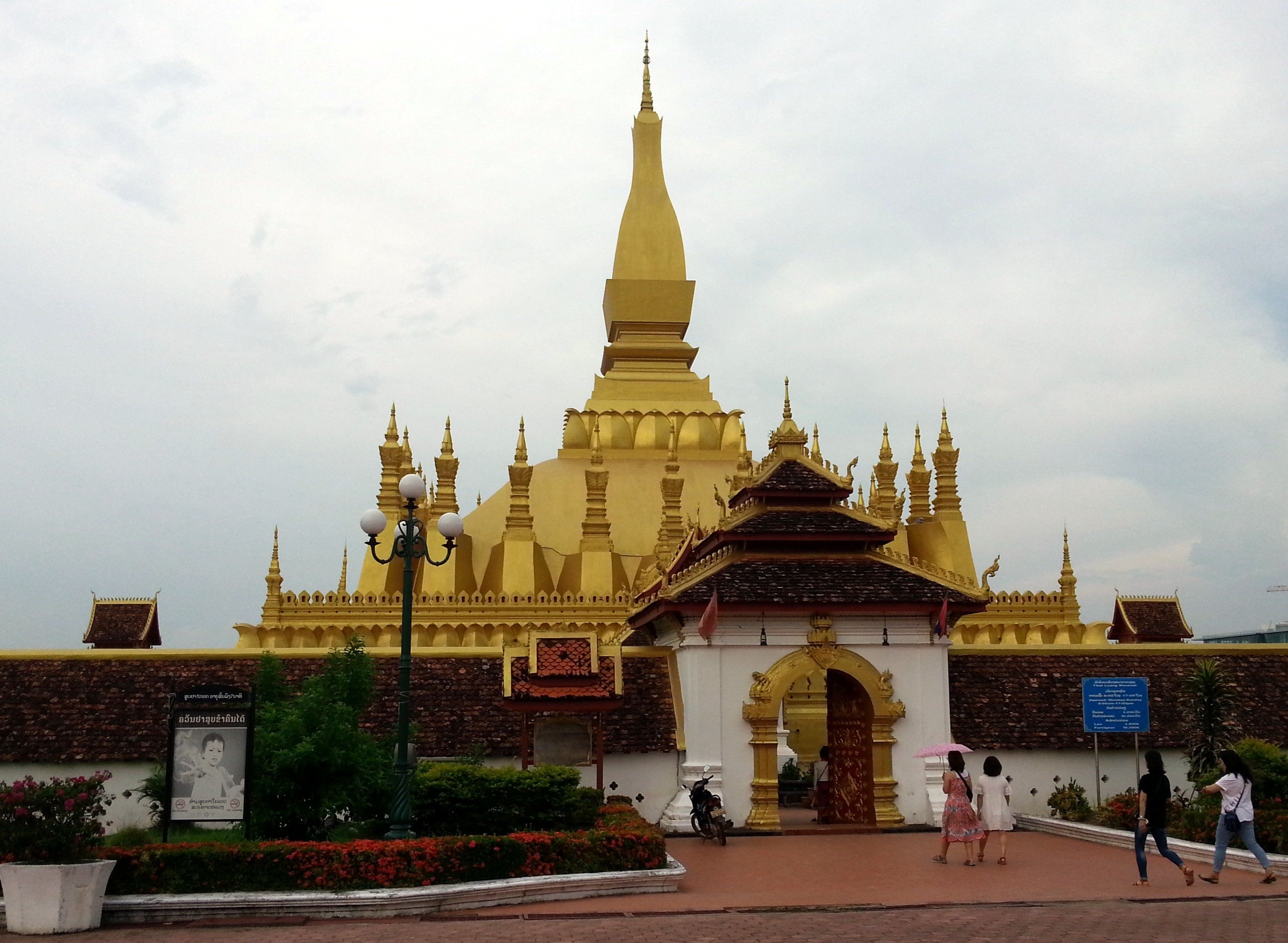 Pha That Luang, Vientiane Laos, Historical Landmark, 2600x1910 HD Desktop