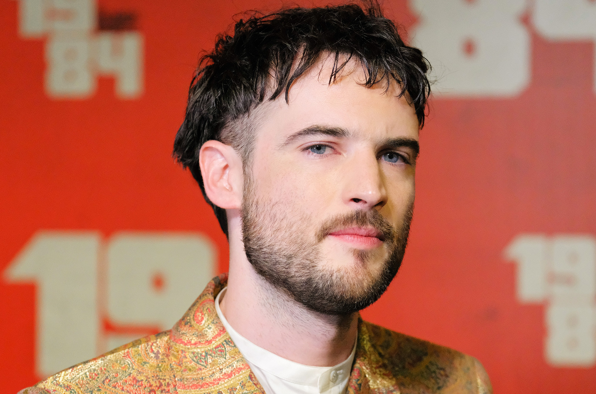 Tom Sturridge, 1984 play, Stretcher accident, Page Six news, 2000x1330 HD Desktop
