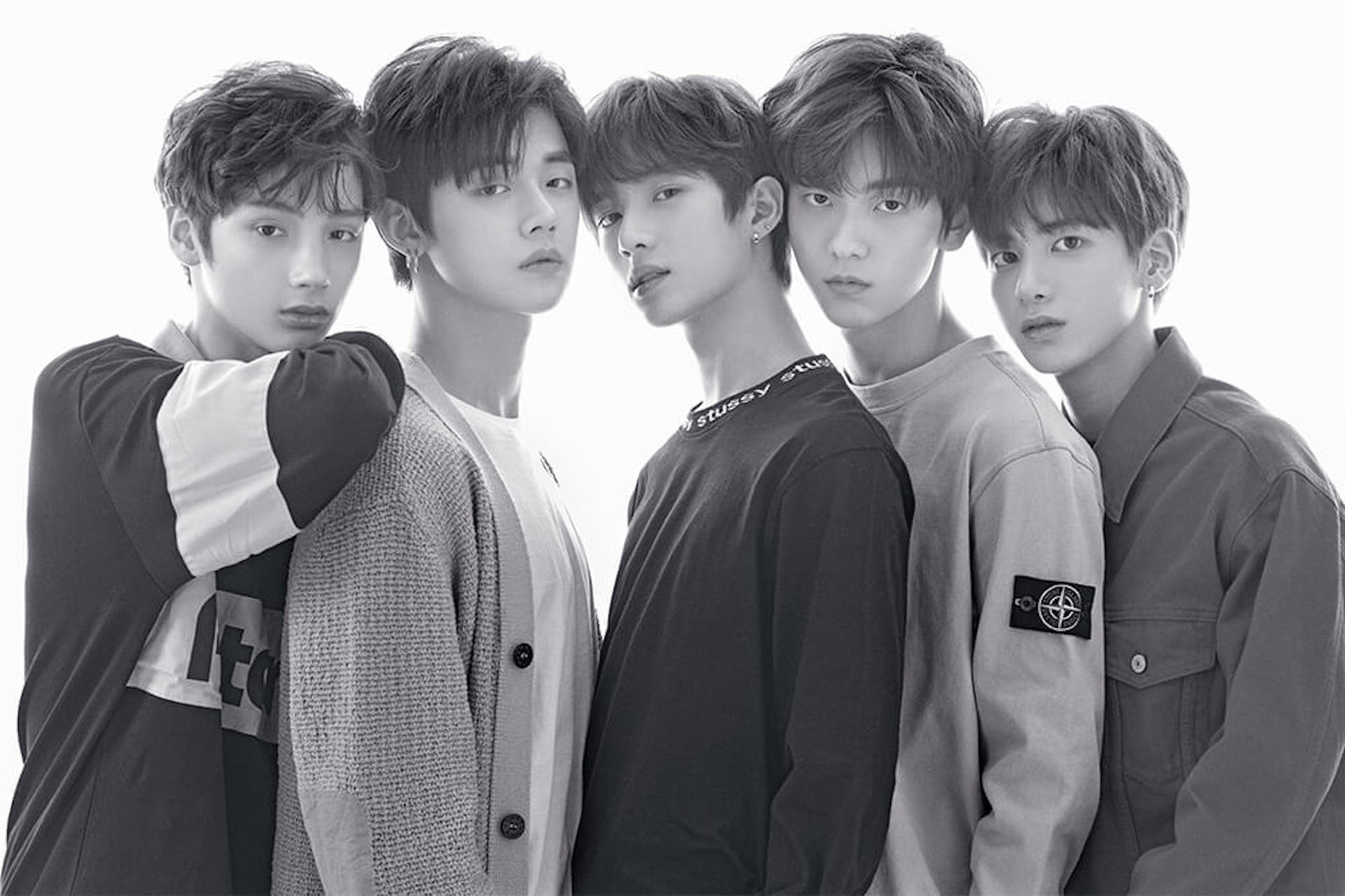 Tomorrow X Together group, Yeonjun and Huening Kai, Beomgyu and Soobin, Taehyun, Monochrome studio portrait, HD Desktop wallpaper
