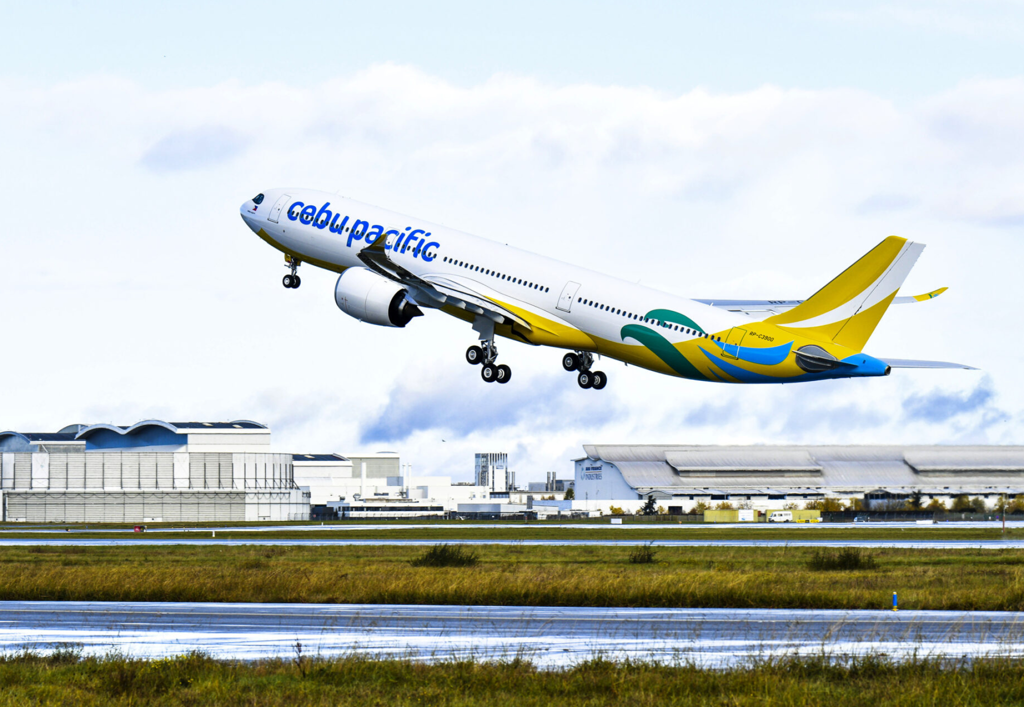 Cebu Pacific Air, Swissport, Japanese stations, 2050x1420 HD Desktop